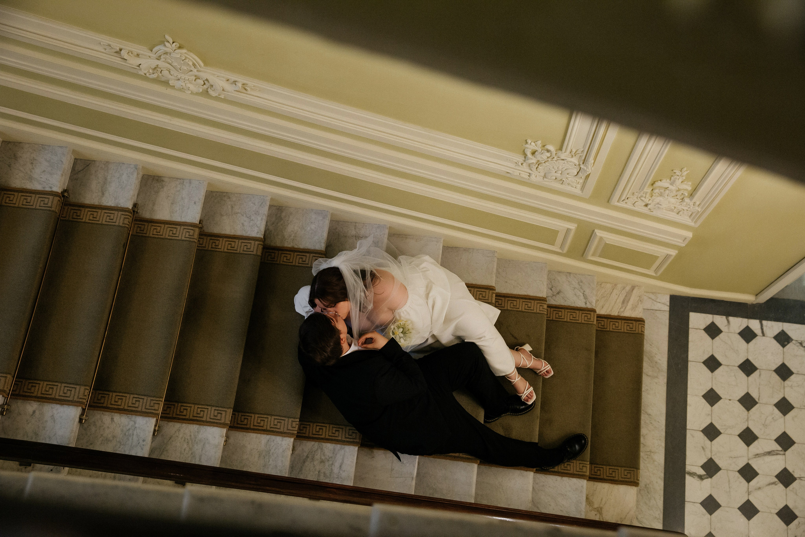 Съемка в отеле и регистрация прохладным майским днем. Свадебный фотограф в Санкт-Петербурге Вика Стукачева