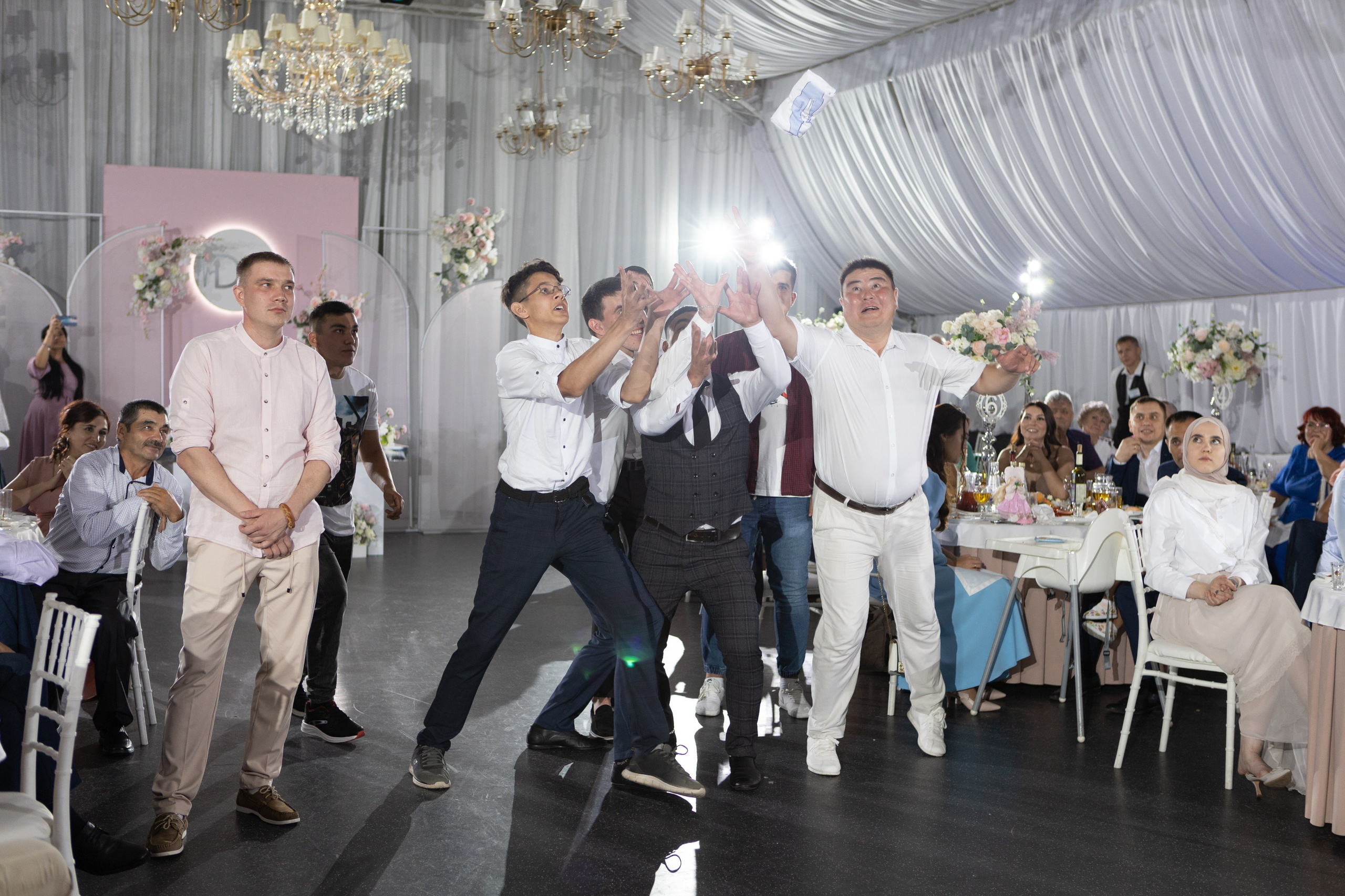 Свадебный фотограф Уфа — Руслан ГабдлисламовЖивые эмоции, красивые кадры, воспоминания на всю жизнь.Работаю по всей Республике Башкортоста. Свадебный фотограф Уфа Руслан Габдлисламов