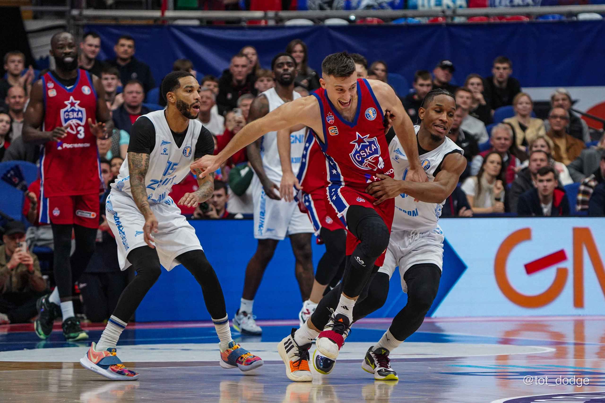 Баскетбол. ЦСКА-Зенит (13.10.24). Автомобильный фотограф Шакая Кирилл