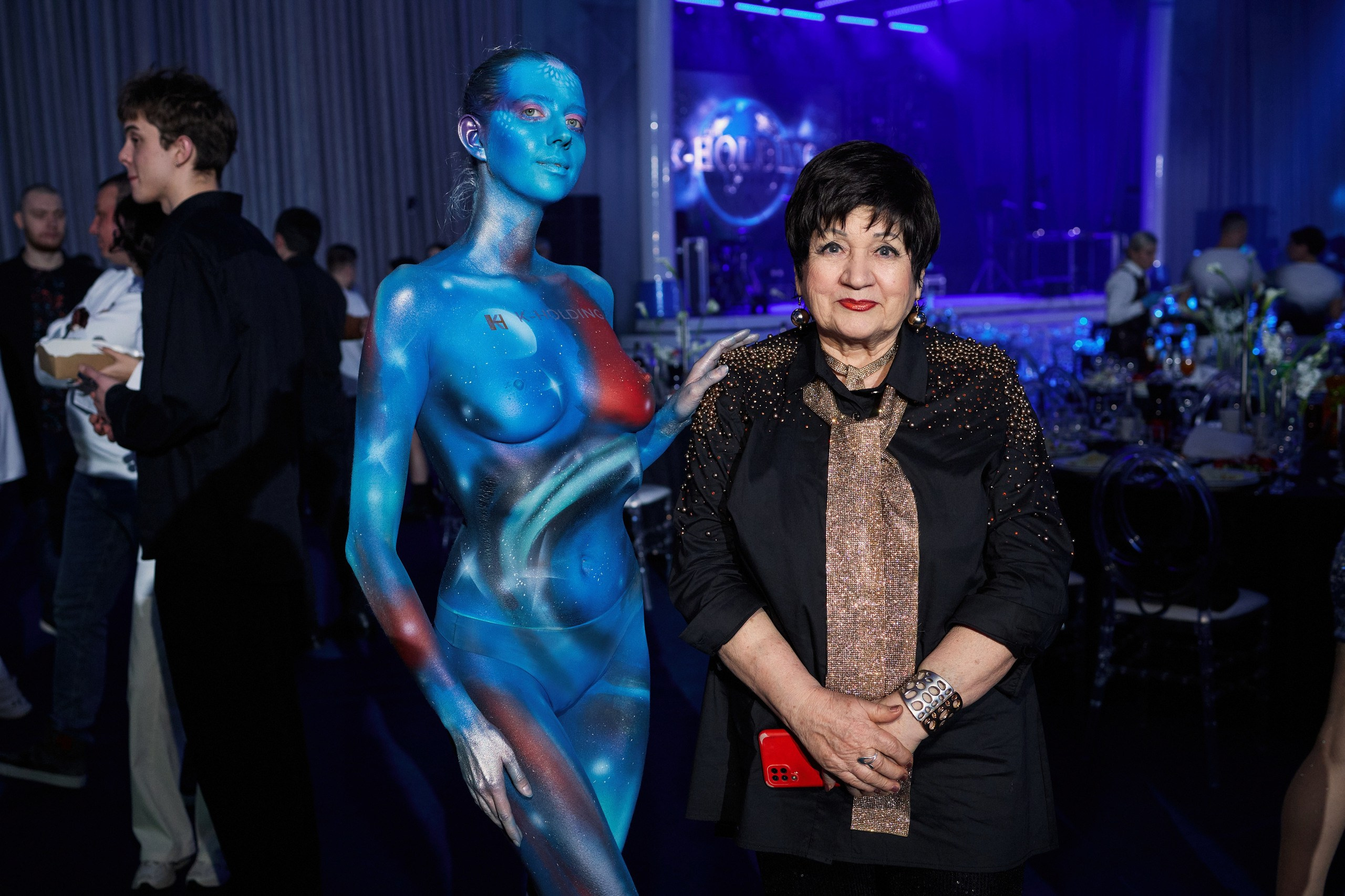 Космический новый год / K-Holding. Другой взгляд на фотографию