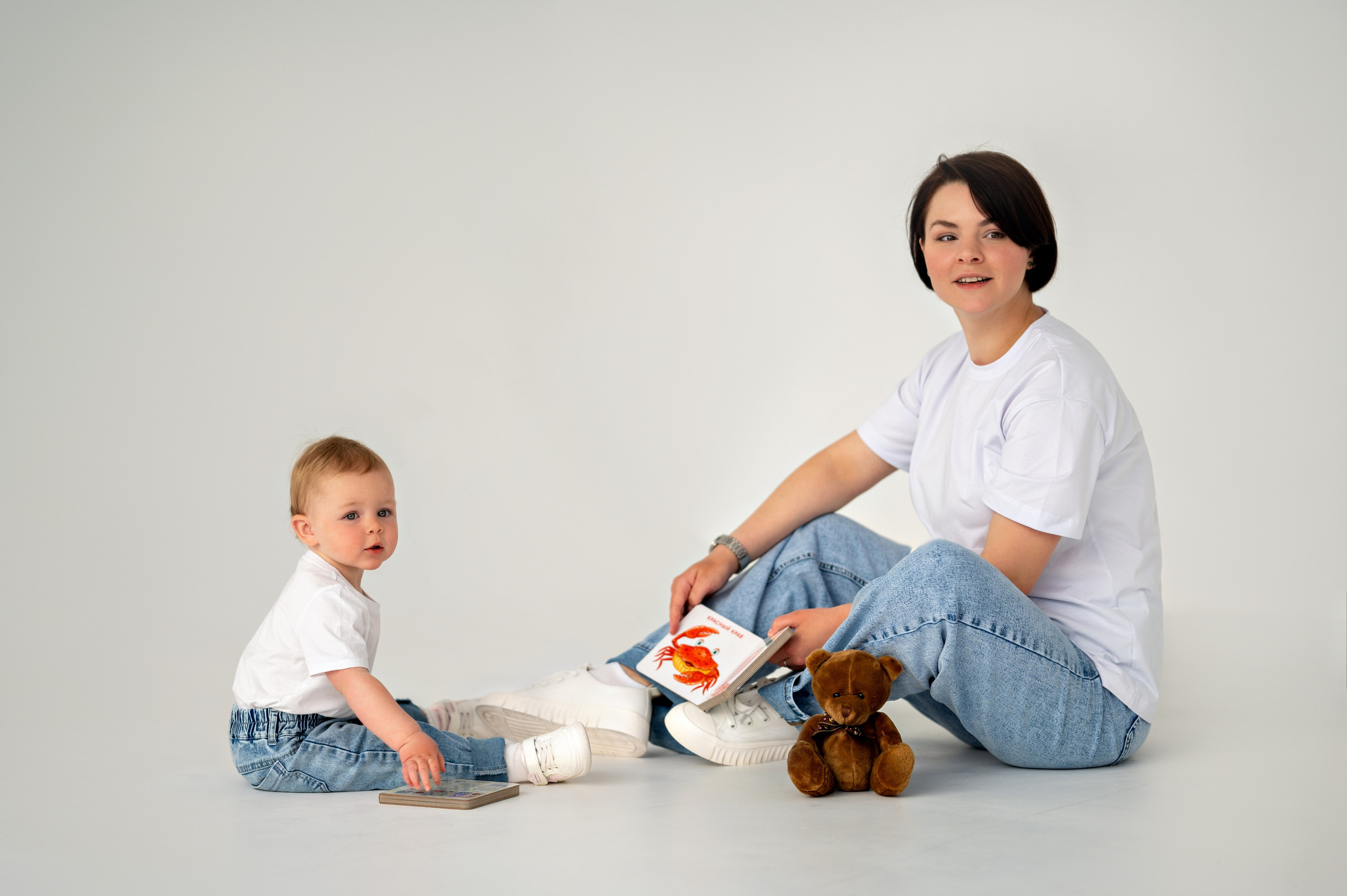 Семейная фотосессия на циклораме. Детский и семейный фотограф г. Москва Оксана Катаджи