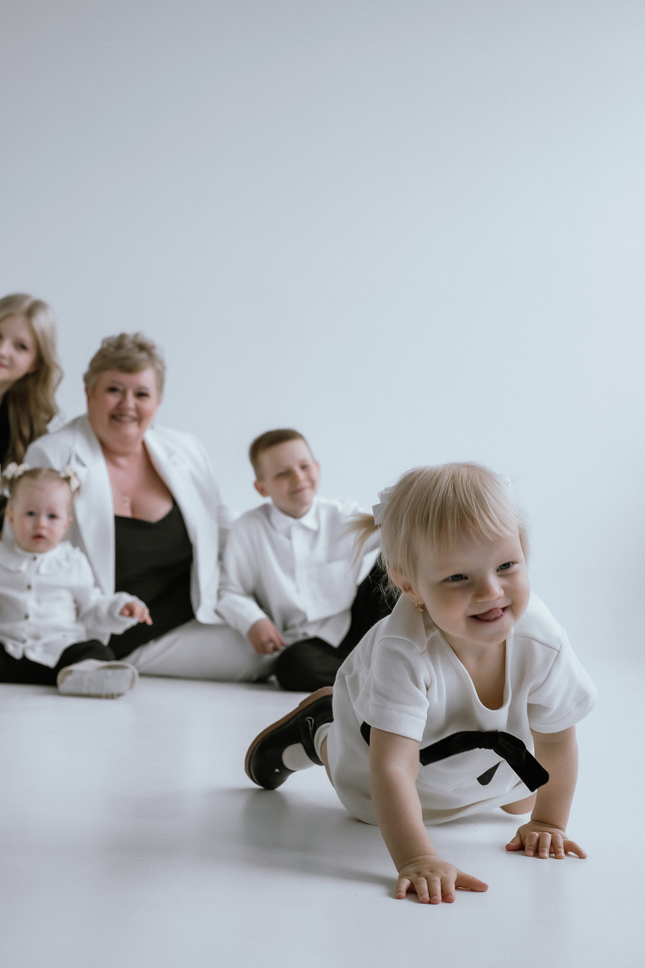 Семейная на циклораме. Фотограф Екатеринубрг/Верхняя Пышма