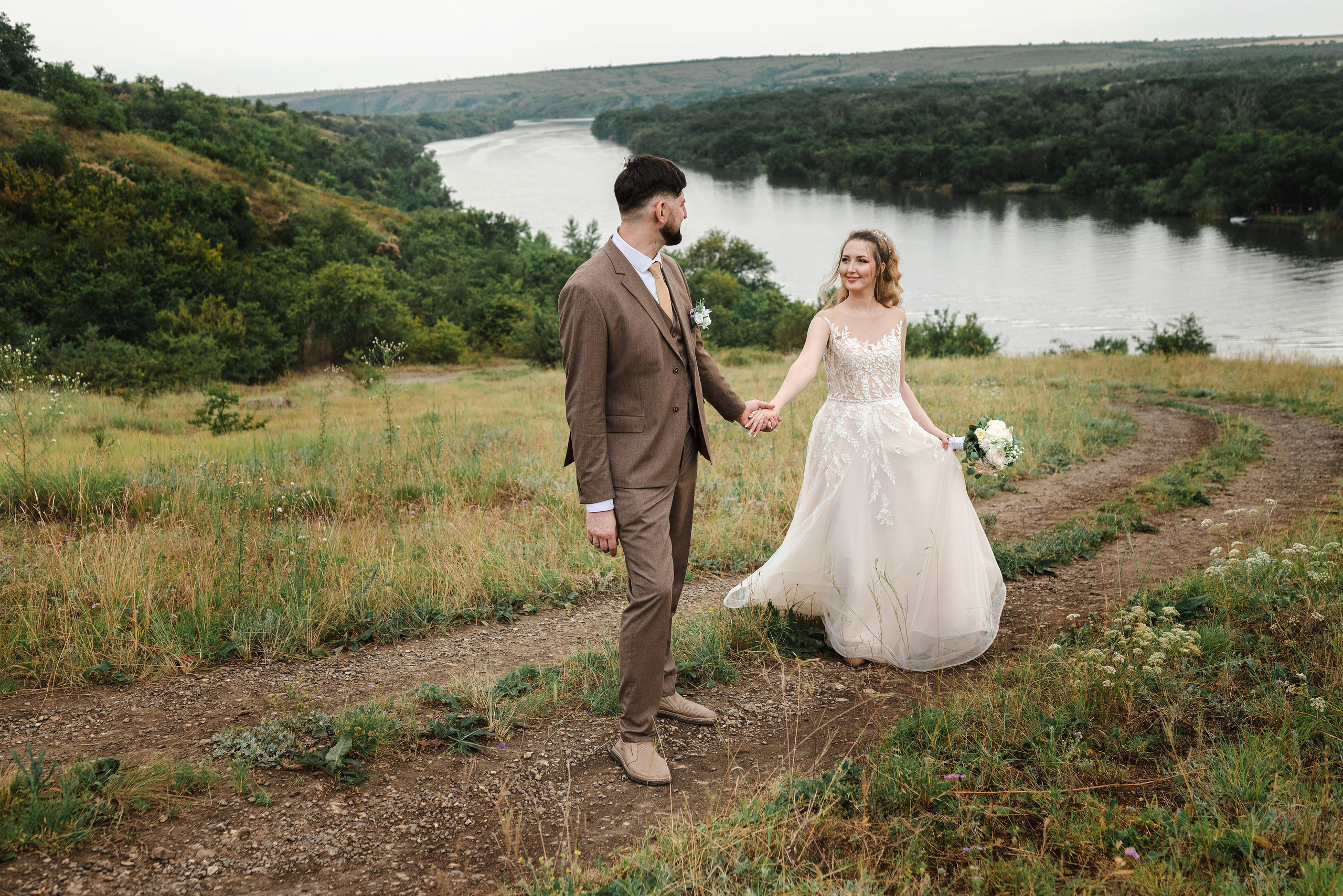 Свадебная фотосессия на природе, в парке Лога, Каменск-Шахтинский. Фотограф в Каменске-Шахтинском Ольга Сагал