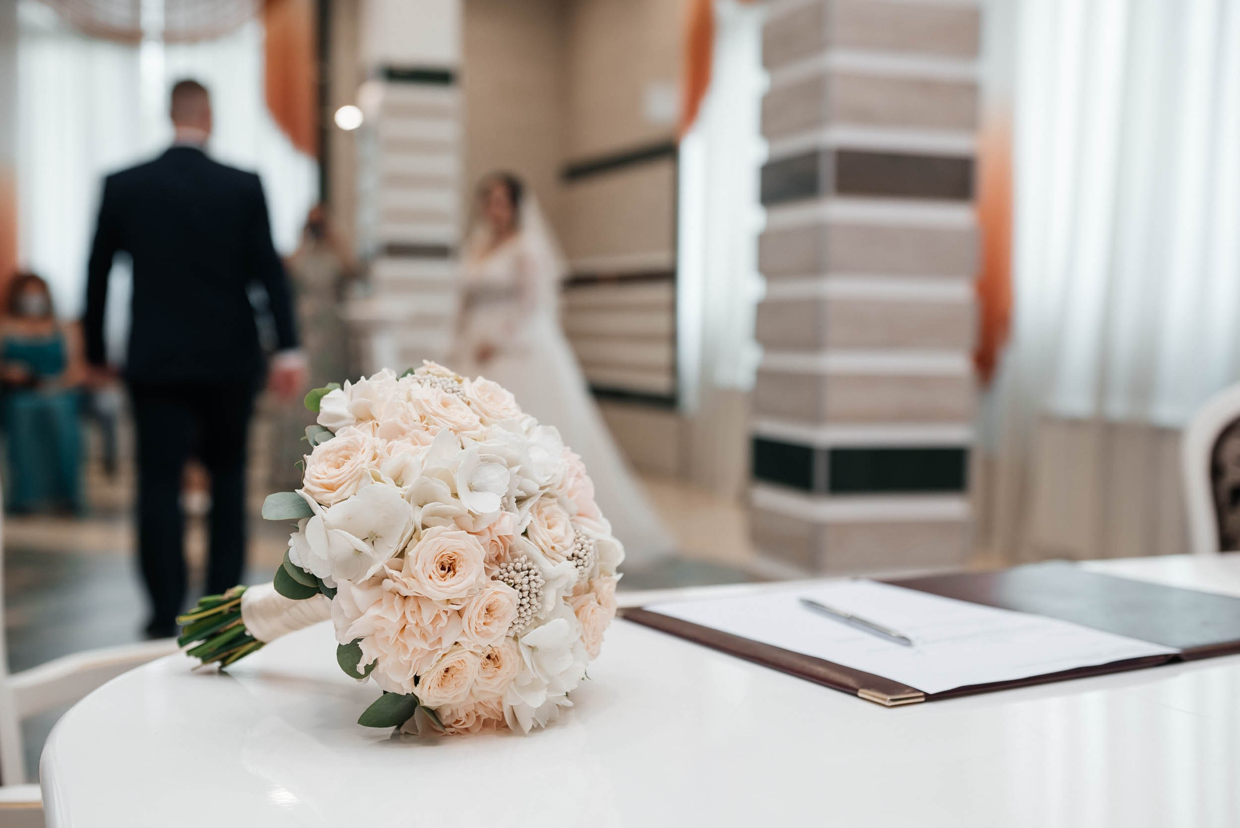 Свадебная фотосессия Царицынский парк. Фотограф Москва Настя Профотовна. Репортажные, свадебные и контент фотосессии