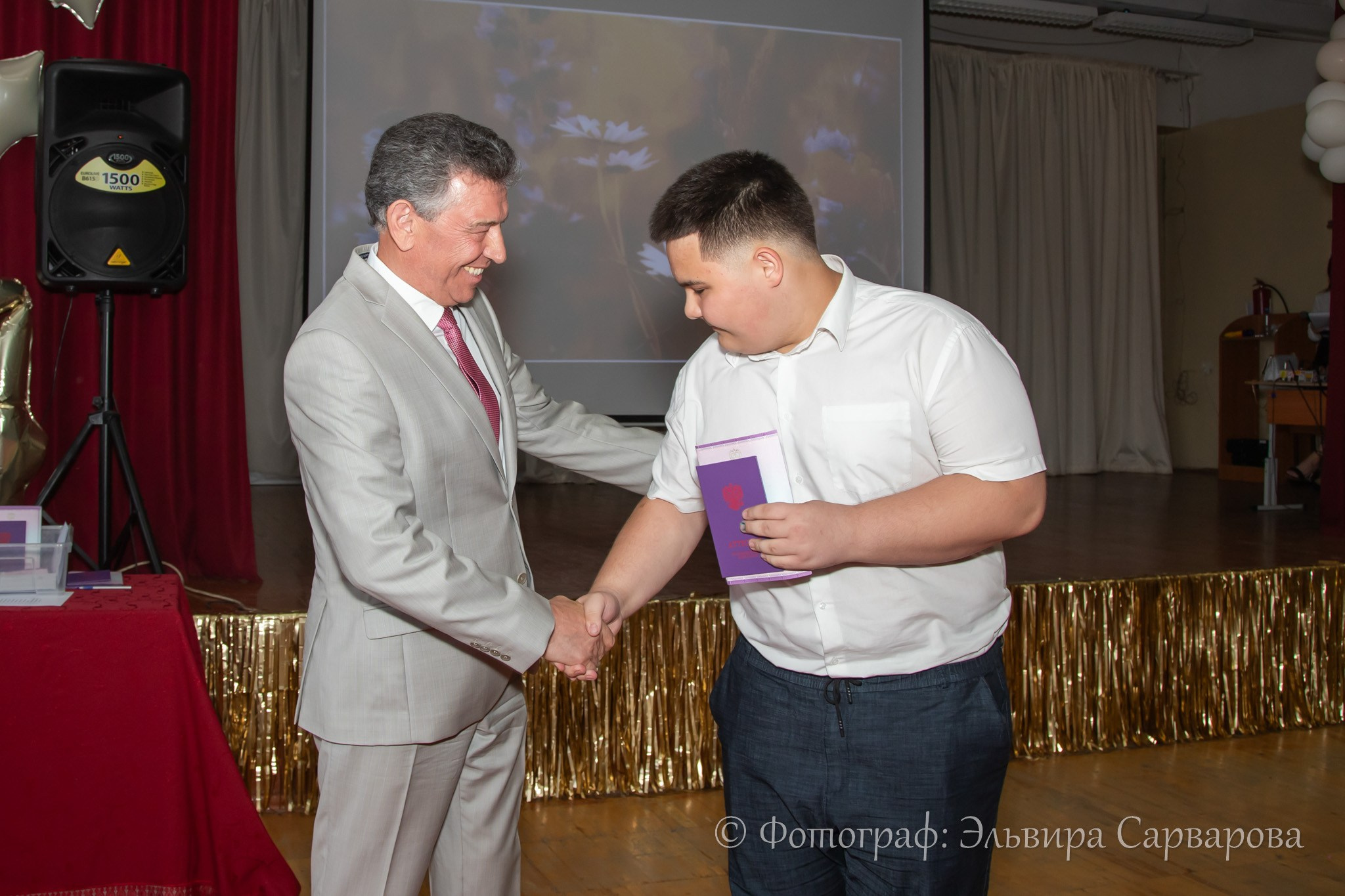 Вручение аттестатов 9 класс. Репортажный Фотограф