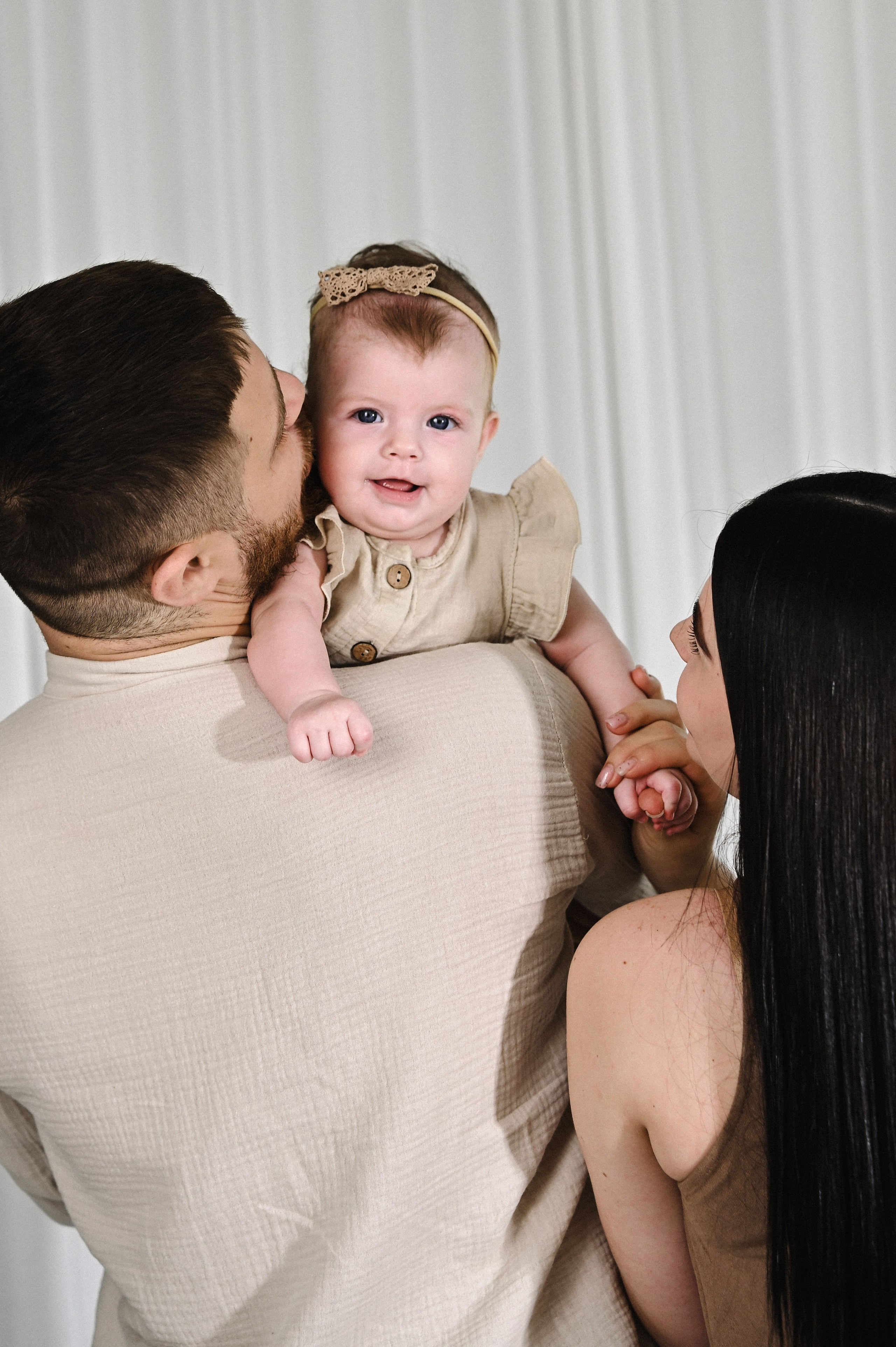Семейная с маленькой Оливией. Фотограф Ярута Оксана / Ростов-на-Дону