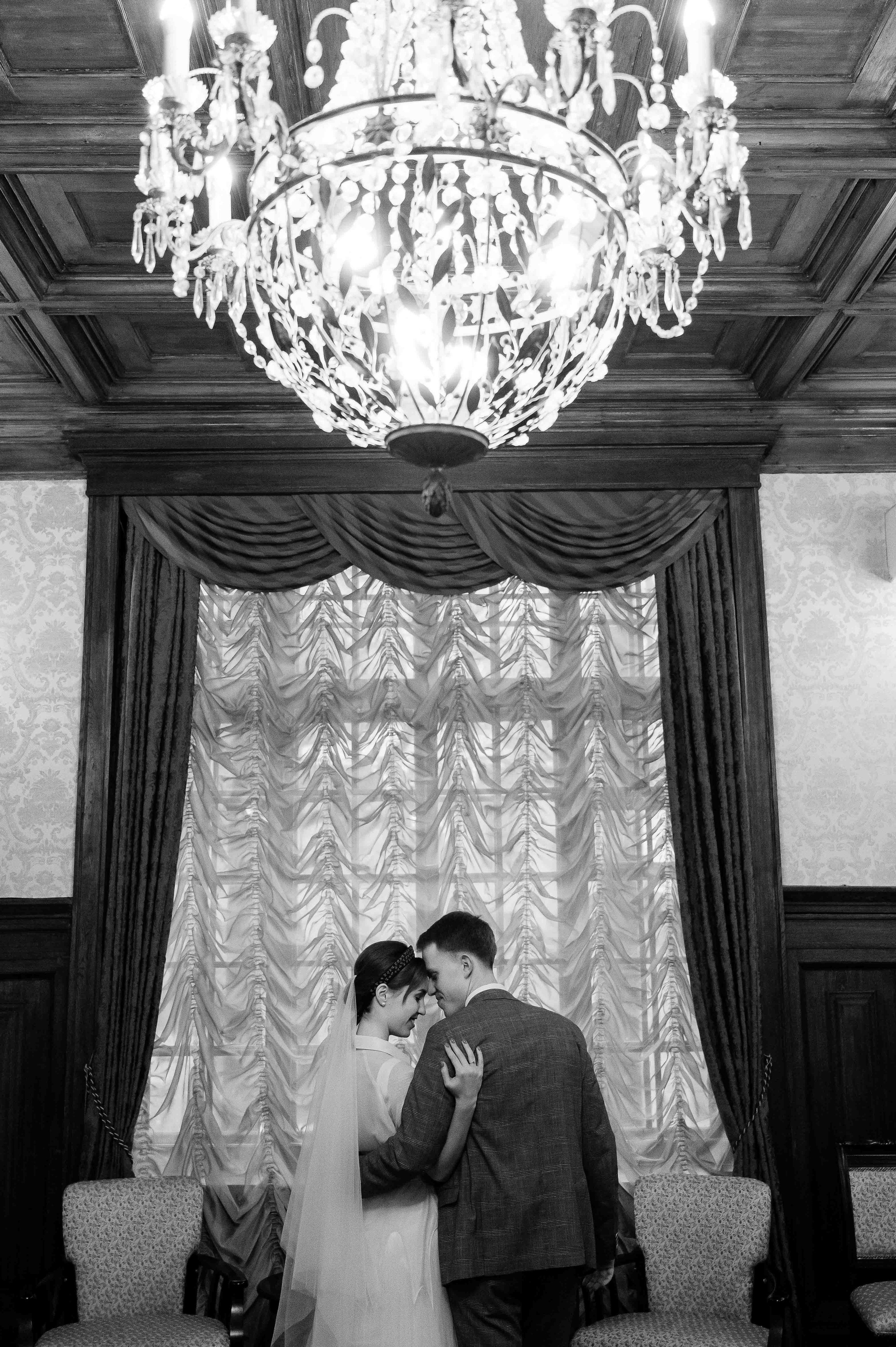 Утро невесты в гостинице. Свадебный и семейный фотограф в Котласе Никита Попов