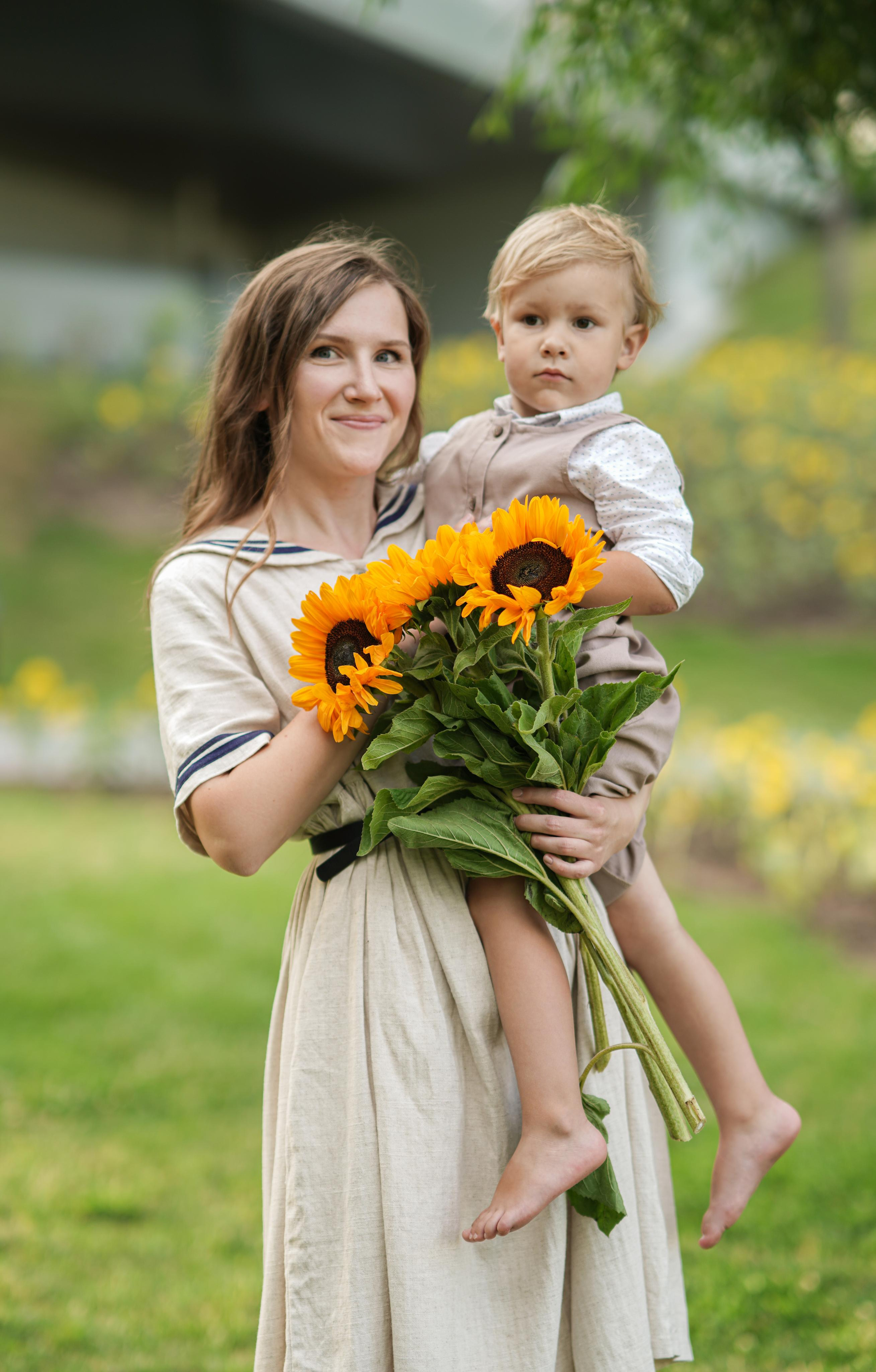 Семейная фотосессия с подсолнухами. Главная