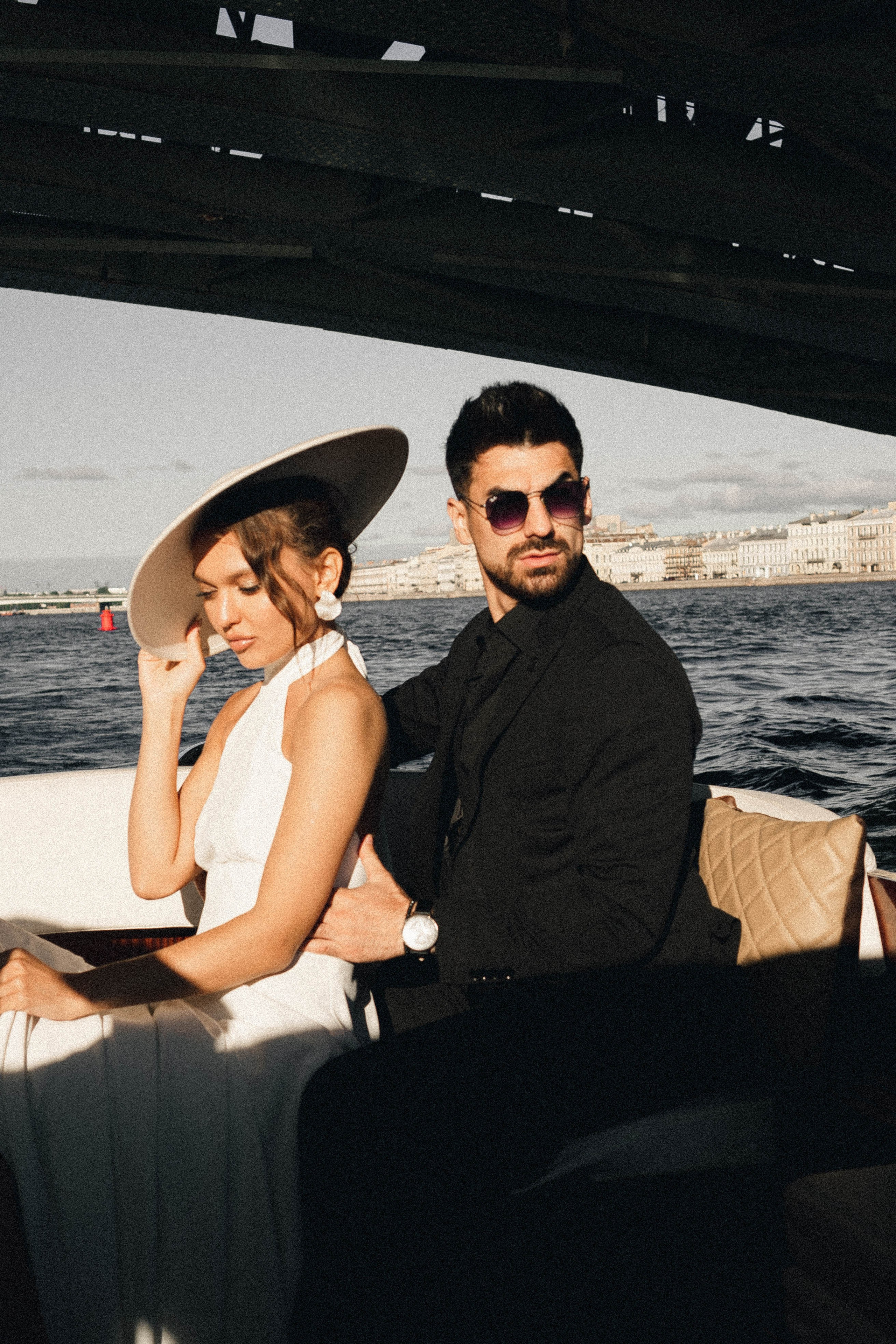 СВАДЕНБНАЯ СЬЕМКА НА КАТЕРЕ ПО КАНАЛАМ САНКТ-ПЕТЕРБУРГА И В АКВАТОРИИ НЕВЫ. Профессиональный фотограф, Санкт-Петербург — Виктория Богомолова