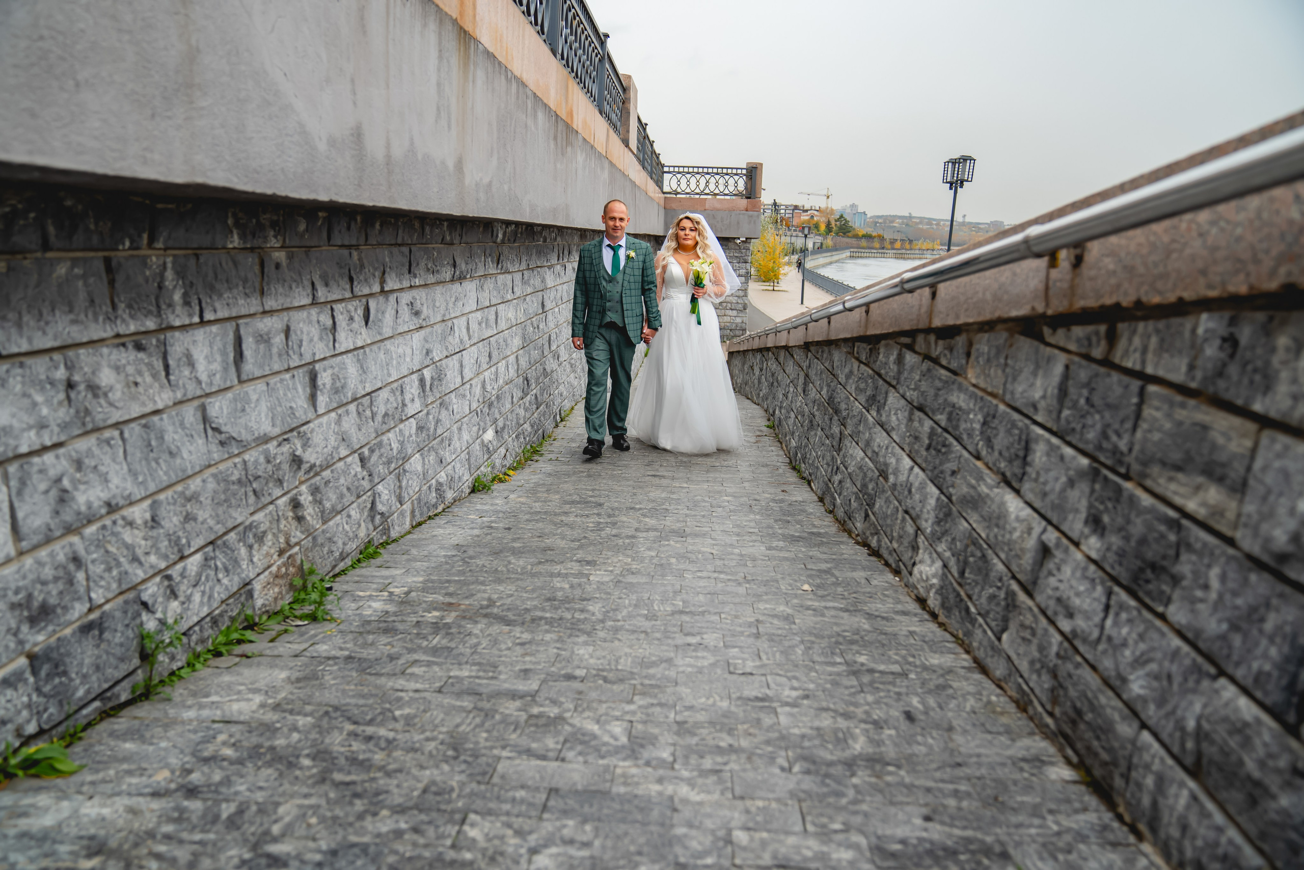 Осенняя Свадьба 2024. Занимаюсь профессиональной фотографией и живу рядом с Байкалом. Работаю в разных жанрах