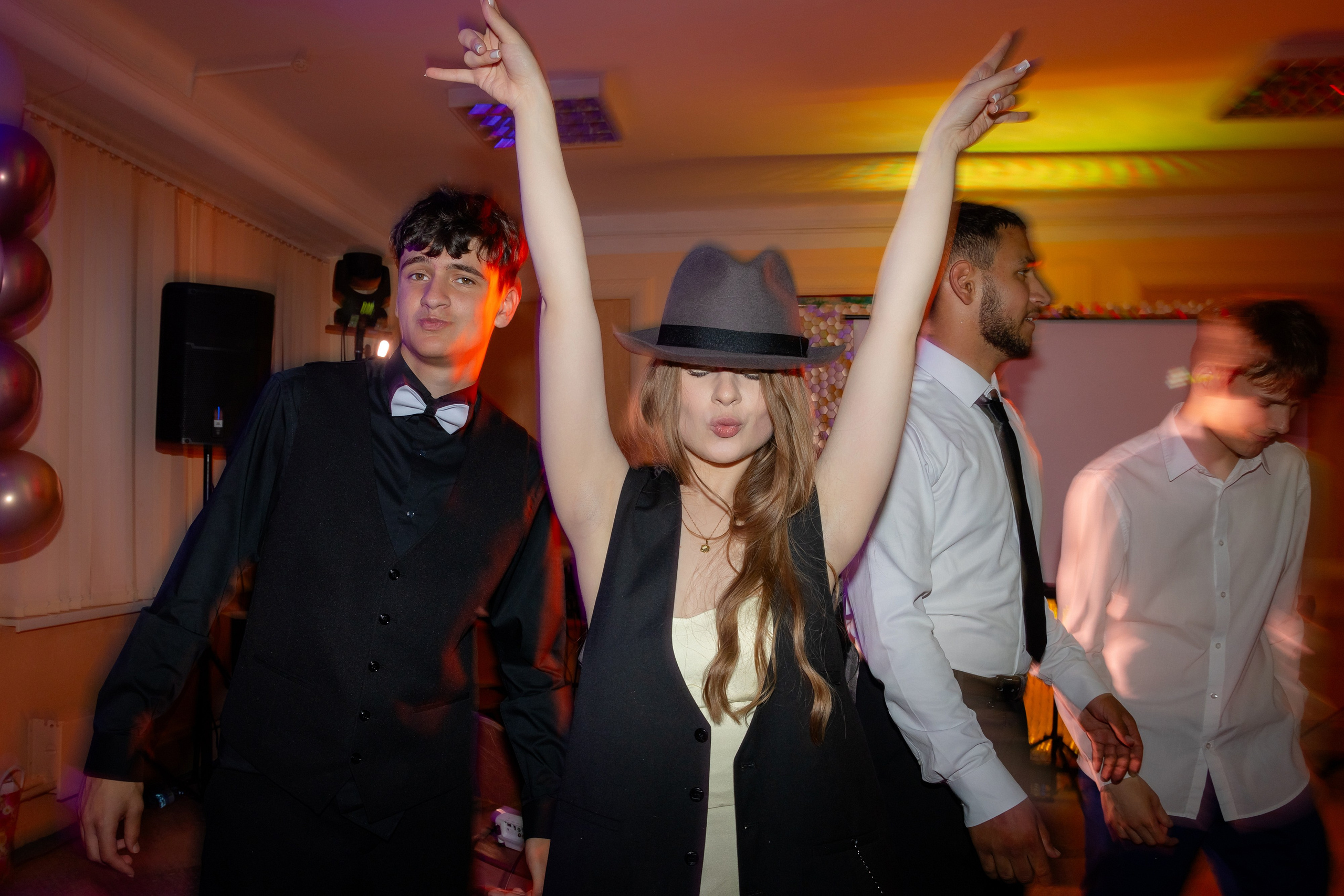 Школьный выпускной 2024 год в Соколе (Минск). Свадебный фотограф в Минске/Беларуси Сергей Спиридонов