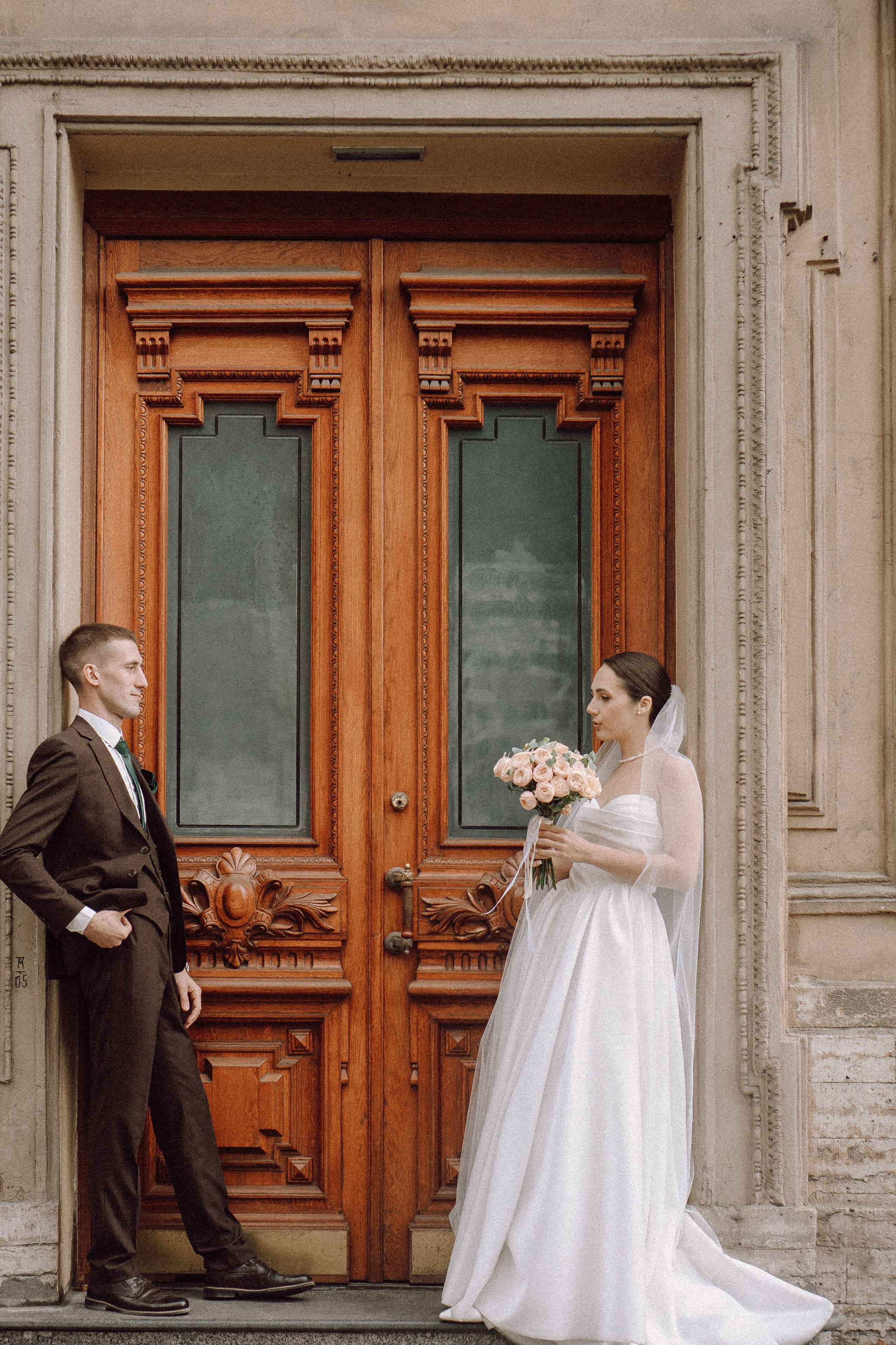 СВАДЕБНАЯ ПРОГУЛКА В САНТК-ПЕТЕРБУРГЕ (ИСАКИЕВСКИЙ СОБОР, ЗИМНЯЯ КАНАВКА, ЭРМИТАЖ И БОЛЬШАЯ МОРСКАЯ УЛИЦА). Профессиональный фотограф, Санкт-Петербург — Виктория Богомолова