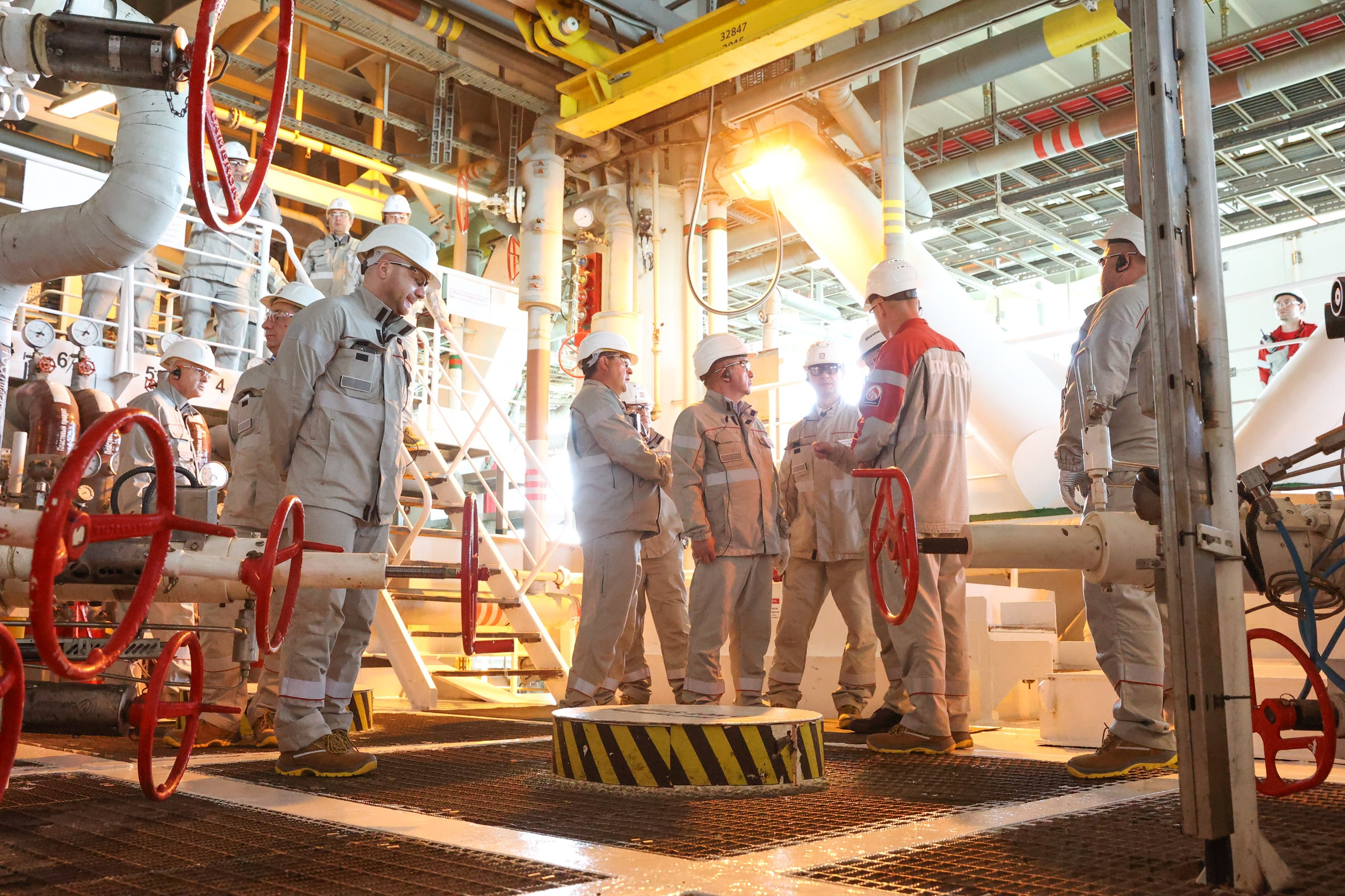 Лукойл — Каспийская буровая установка. Flint — photographer