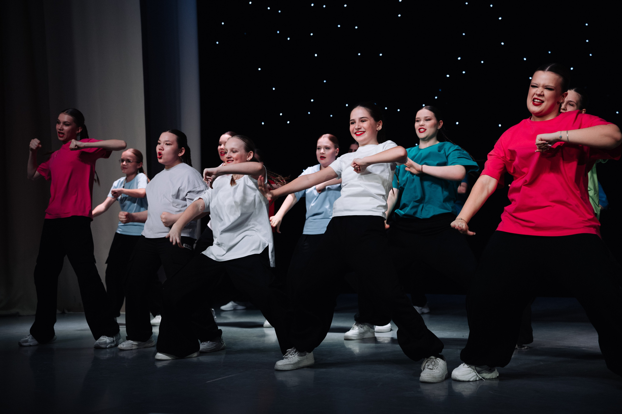 Благотворительный концерт в помощь Артему Сардаряну. Фотограф Артем Севостьянов. Профессиональная фотосъемка в Ногинске, Москве, Московской области и за границей