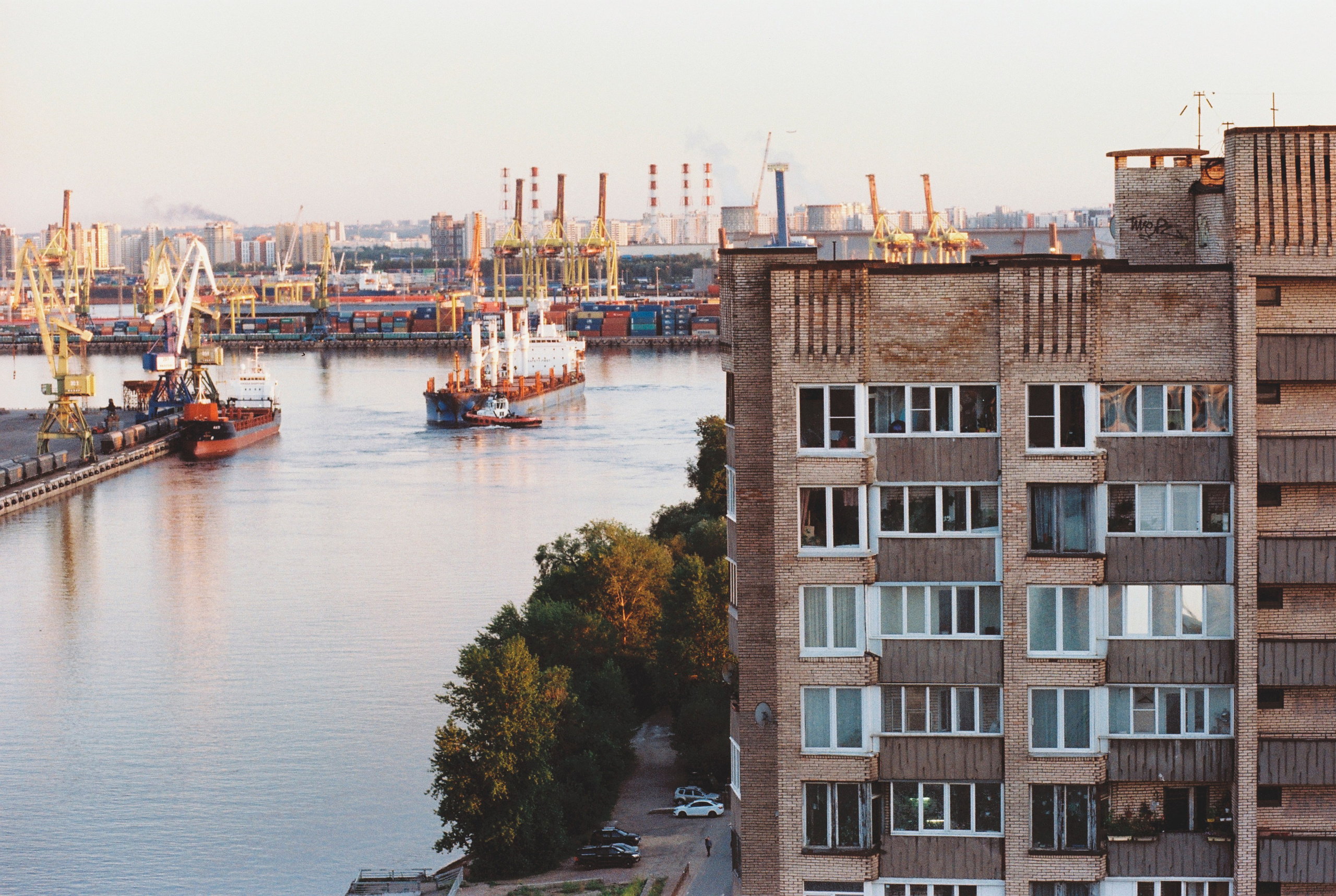 Фотографии цветные. Свадебный и семейный пленочный фотограф в Петербурге Истомина Ирина