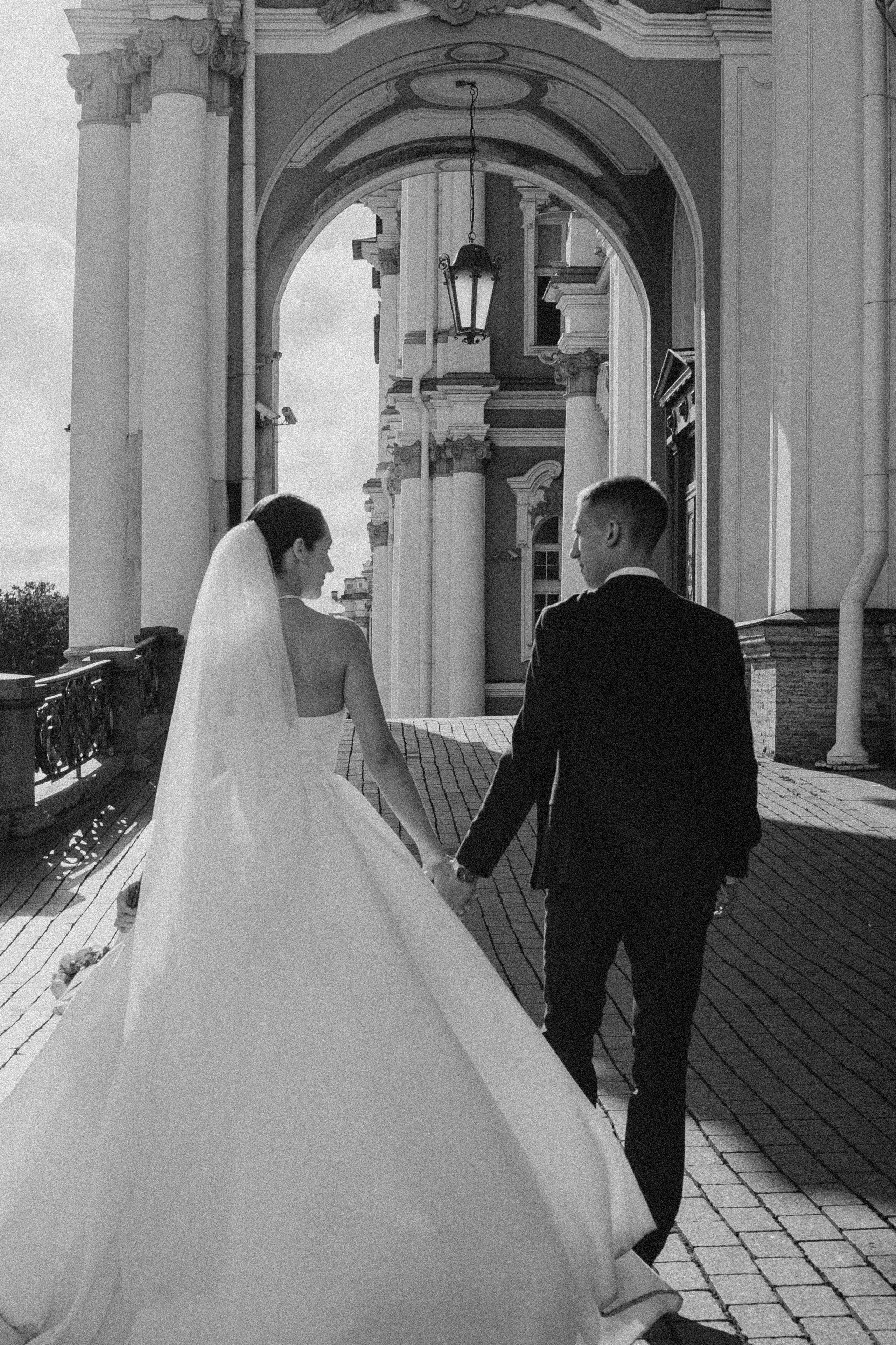 СВАДЕБНАЯ ПРОГУЛКА В САНТК-ПЕТЕРБУРГЕ (ИСАКИЕВСКИЙ СОБОР, ЗИМНЯЯ КАНАВКА, ЭРМИТАЖ И БОЛЬШАЯ МОРСКАЯ УЛИЦА). Профессиональный фотограф, Санкт-Петербург — Виктория Богомолова