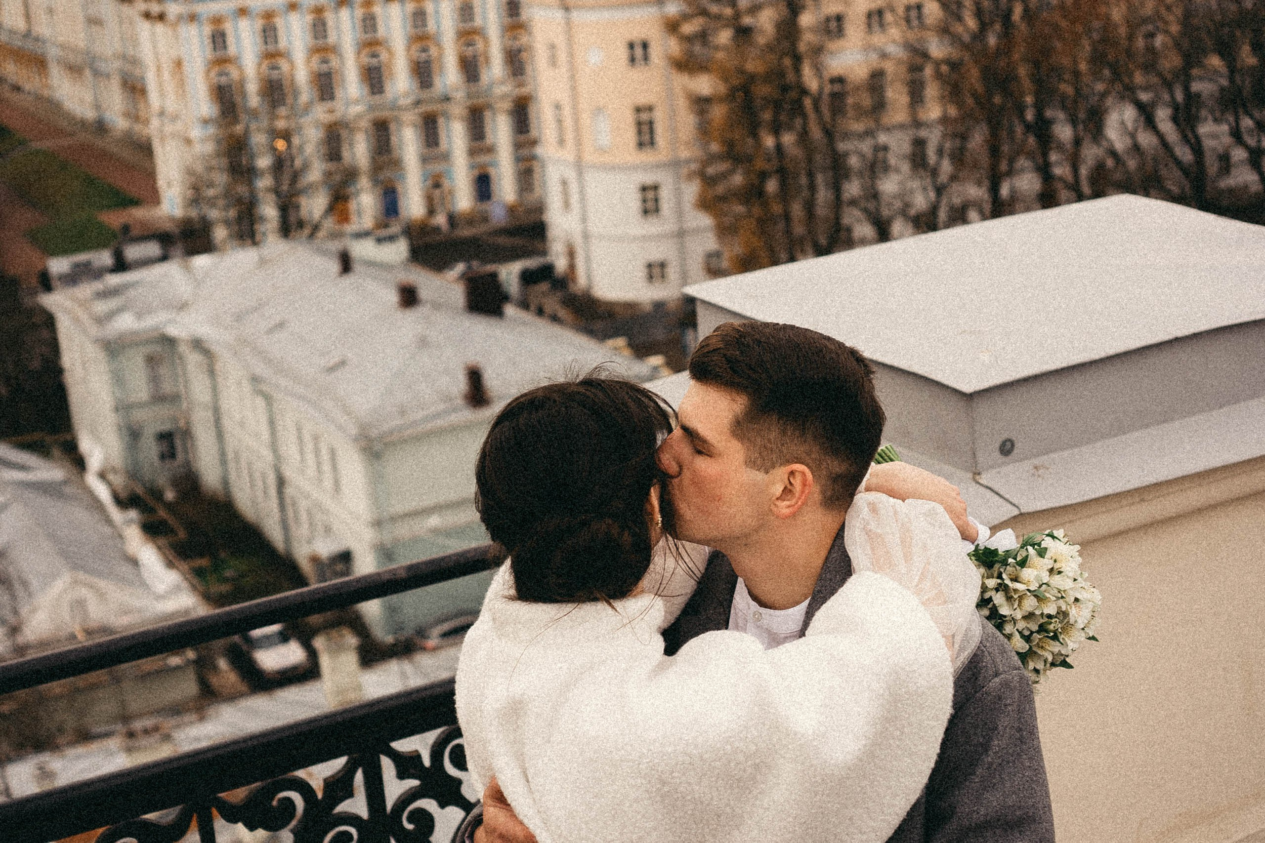 СВАДЕБНАЯ СЬЕМКА ПАРЫ В ГОРОДЕ ПУШКИН В ПАРКЕ ЕКАТЕРИНЕНСКОМ В НОЯБРЕ. Профессиональный фотограф, Санкт-Петербург — Виктория Богомолова