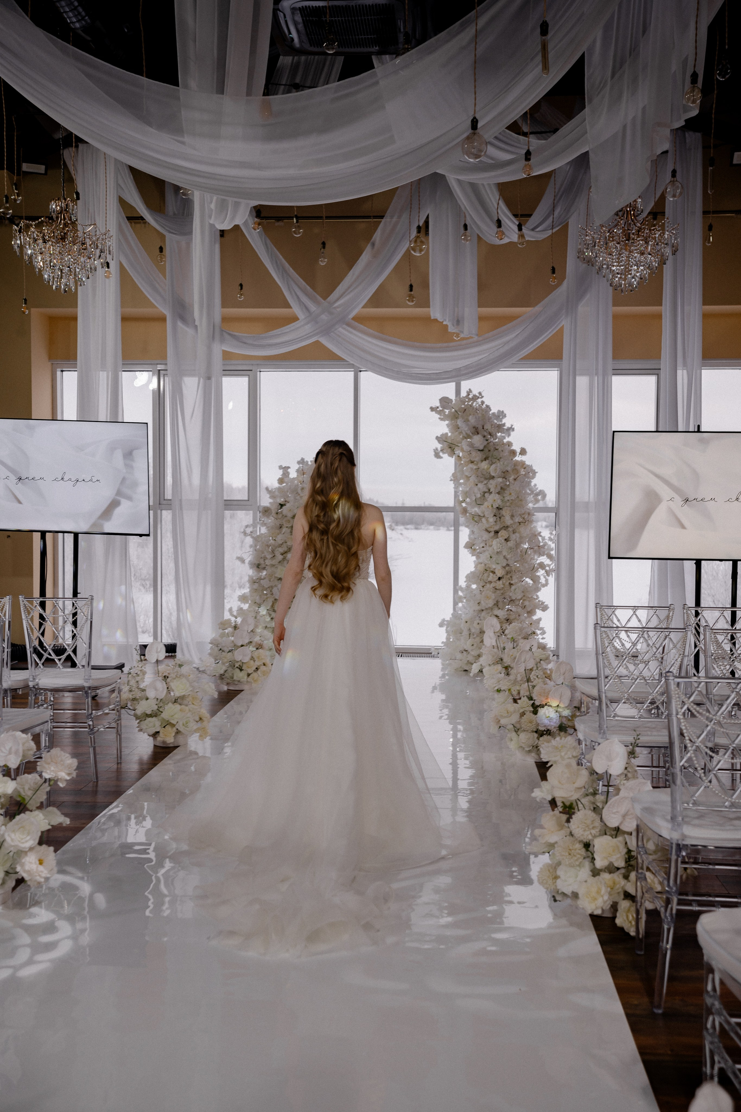 СВАДЕБНАЯ СЬЕМКА СБОРОВ В ОТЕЛЕ И ВЫЕЗД НА ЦЕРЕМОНИЮ (СНЯТО В СИБИРЕ В НИЖНЕВАРТОВСКЕ). Профессиональный фотограф, Санкт-Петербург — Виктория Богомолова