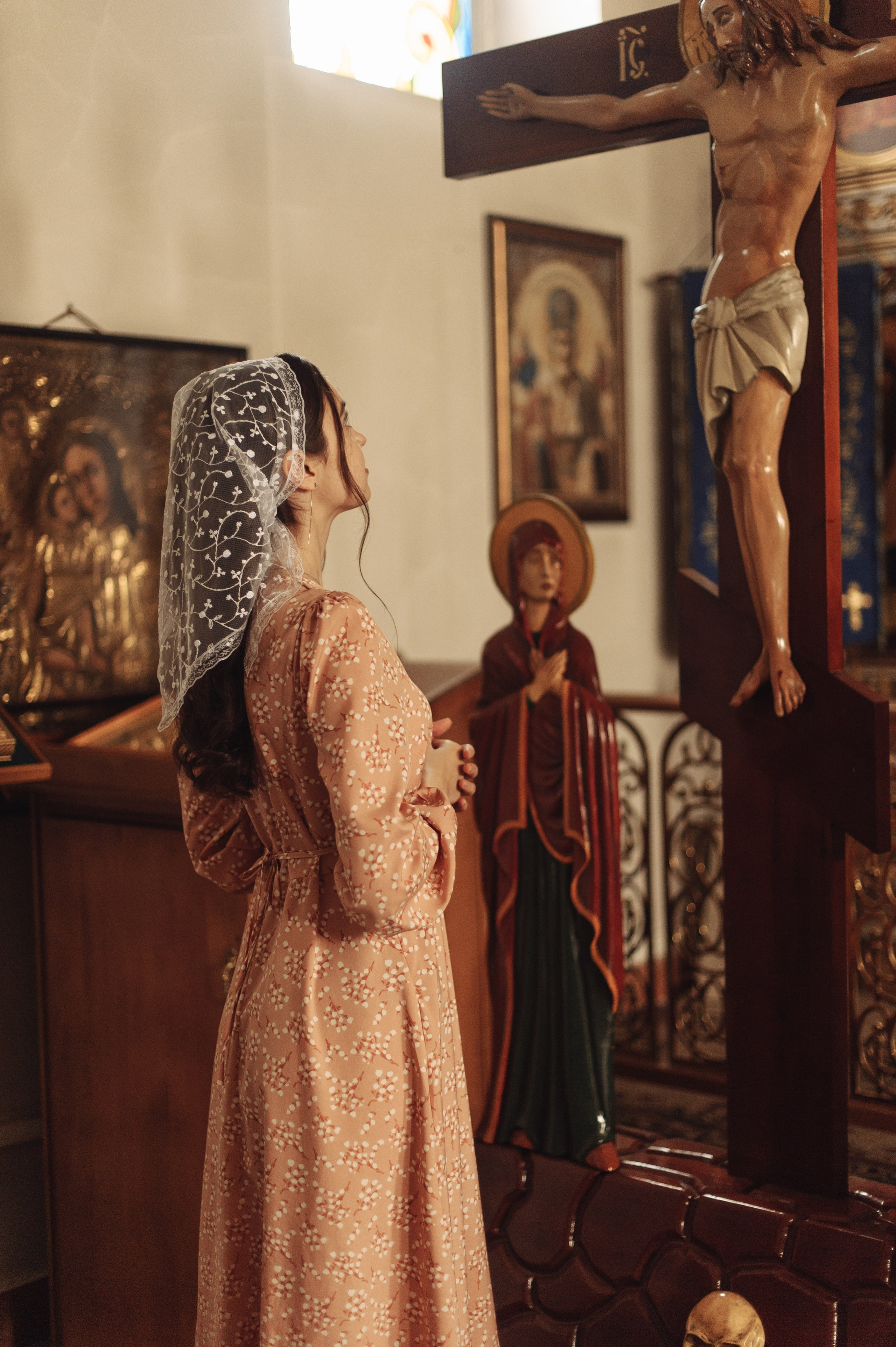 Виктория в храме. Дмитрий Черяник свадебный и семейный фотограф