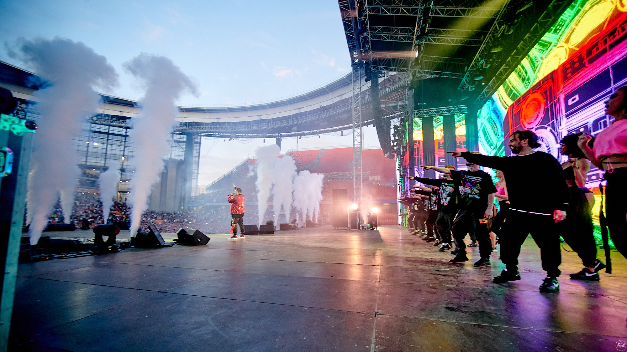 РУКИ ВВЕРХ!. Фотографии отовсюду и обо всем