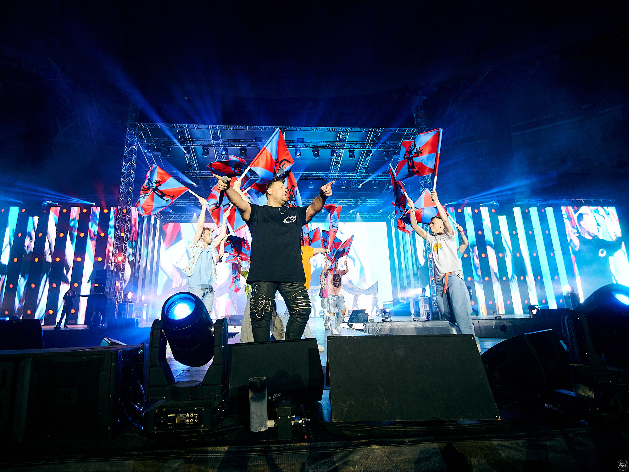 РУКИ ВВЕРХ!. Фотографии отовсюду и обо всем