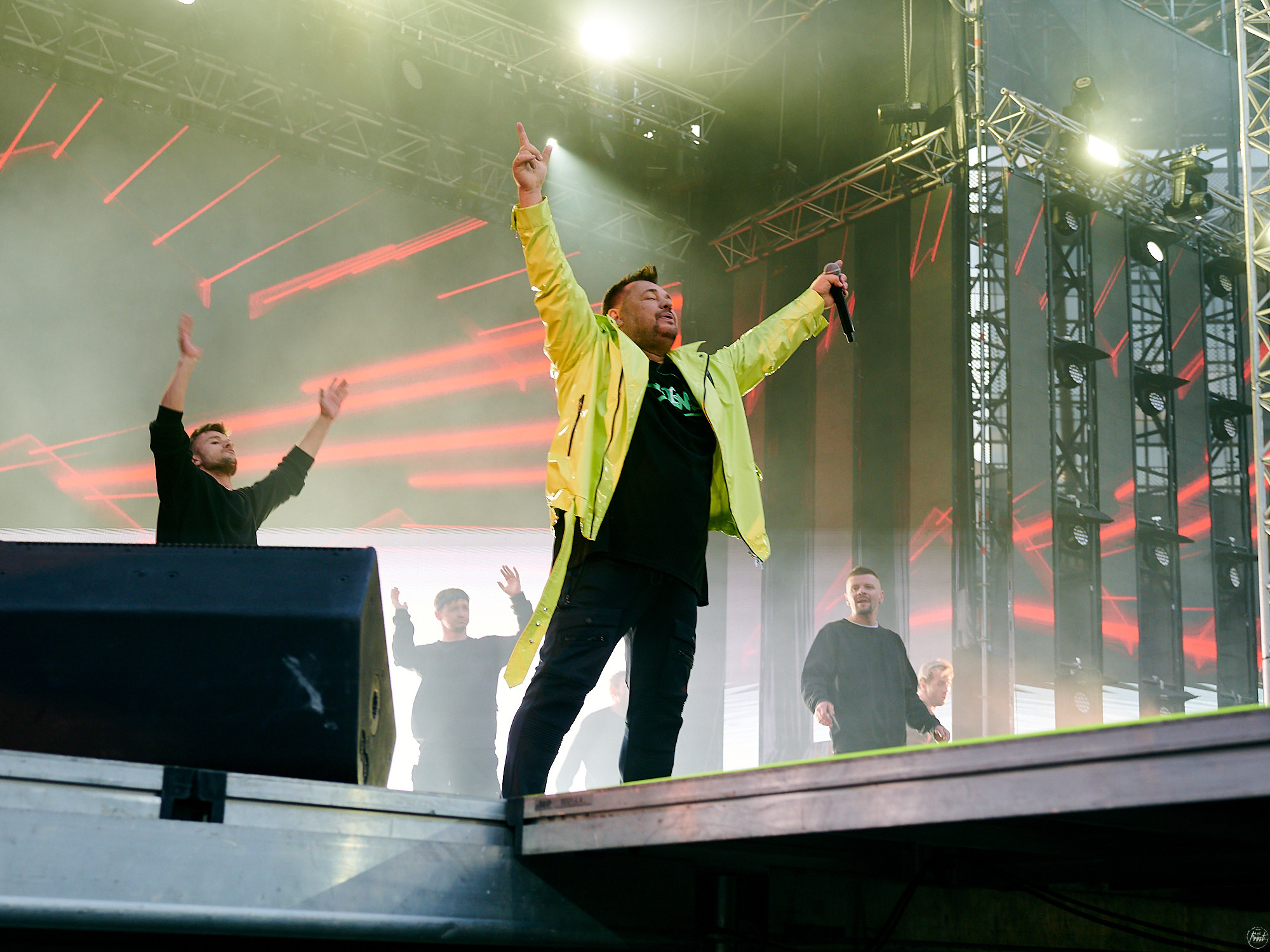 РУКИ ВВЕРХ!. Фотографии отовсюду и обо всем