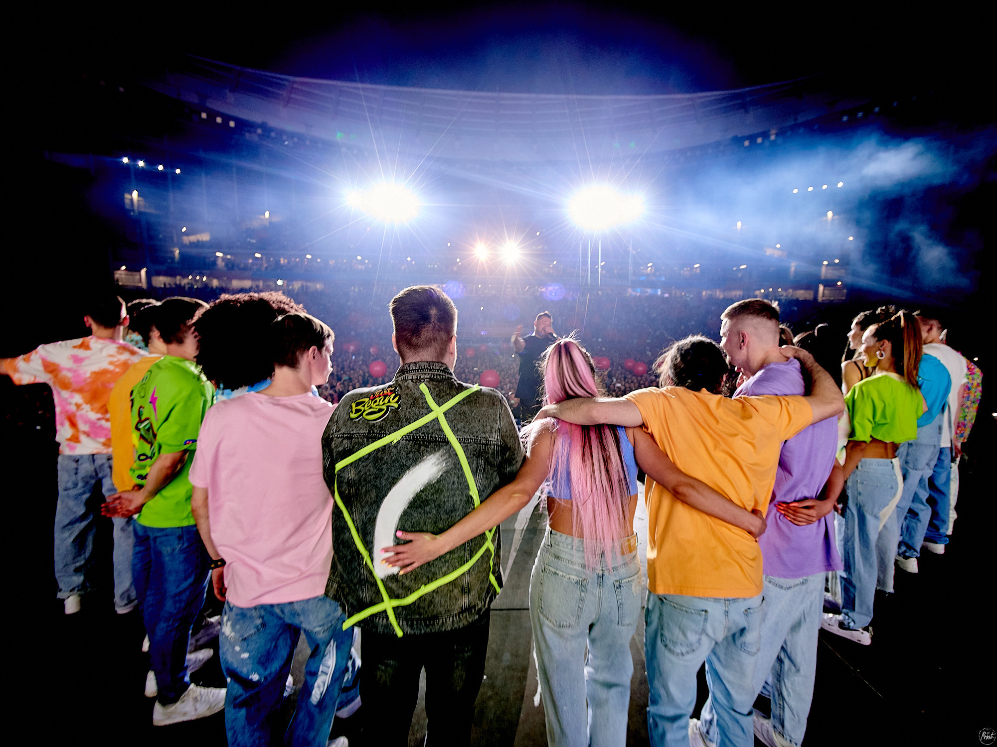 РУКИ ВВЕРХ!. Фотографии отовсюду и обо всем