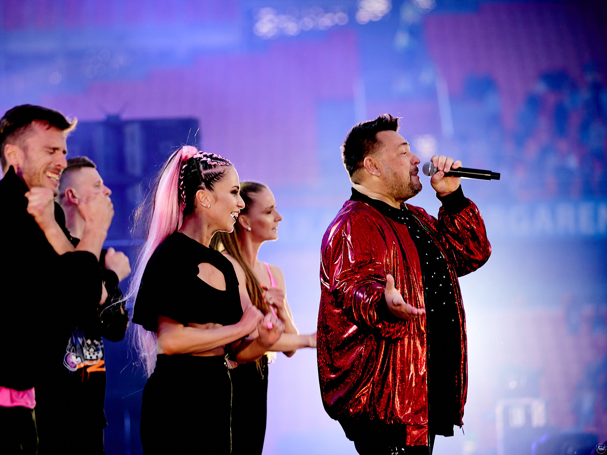 РУКИ ВВЕРХ!. Фотографии отовсюду и обо всем