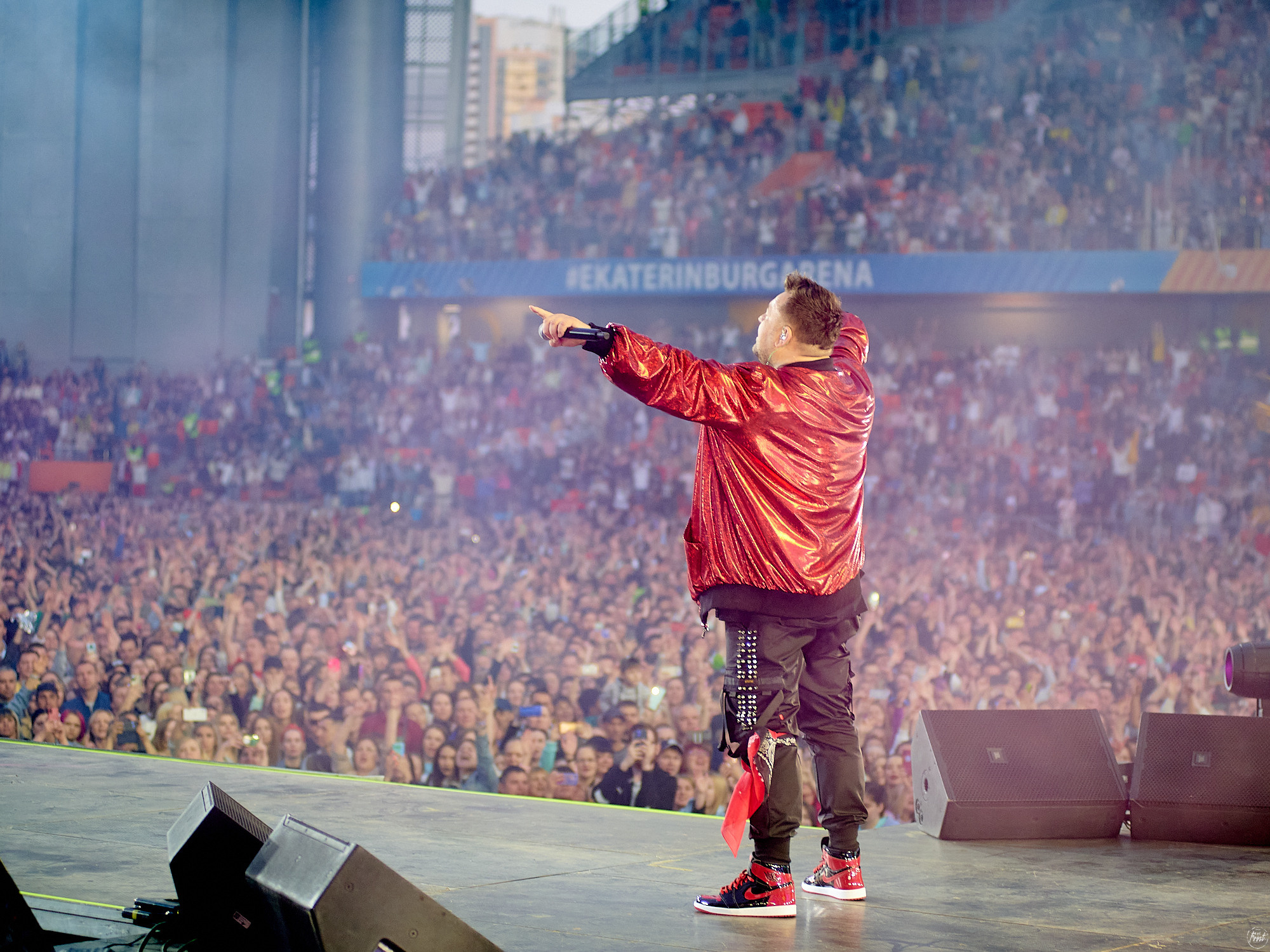 РУКИ ВВЕРХ!. Фотографии отовсюду и обо всем