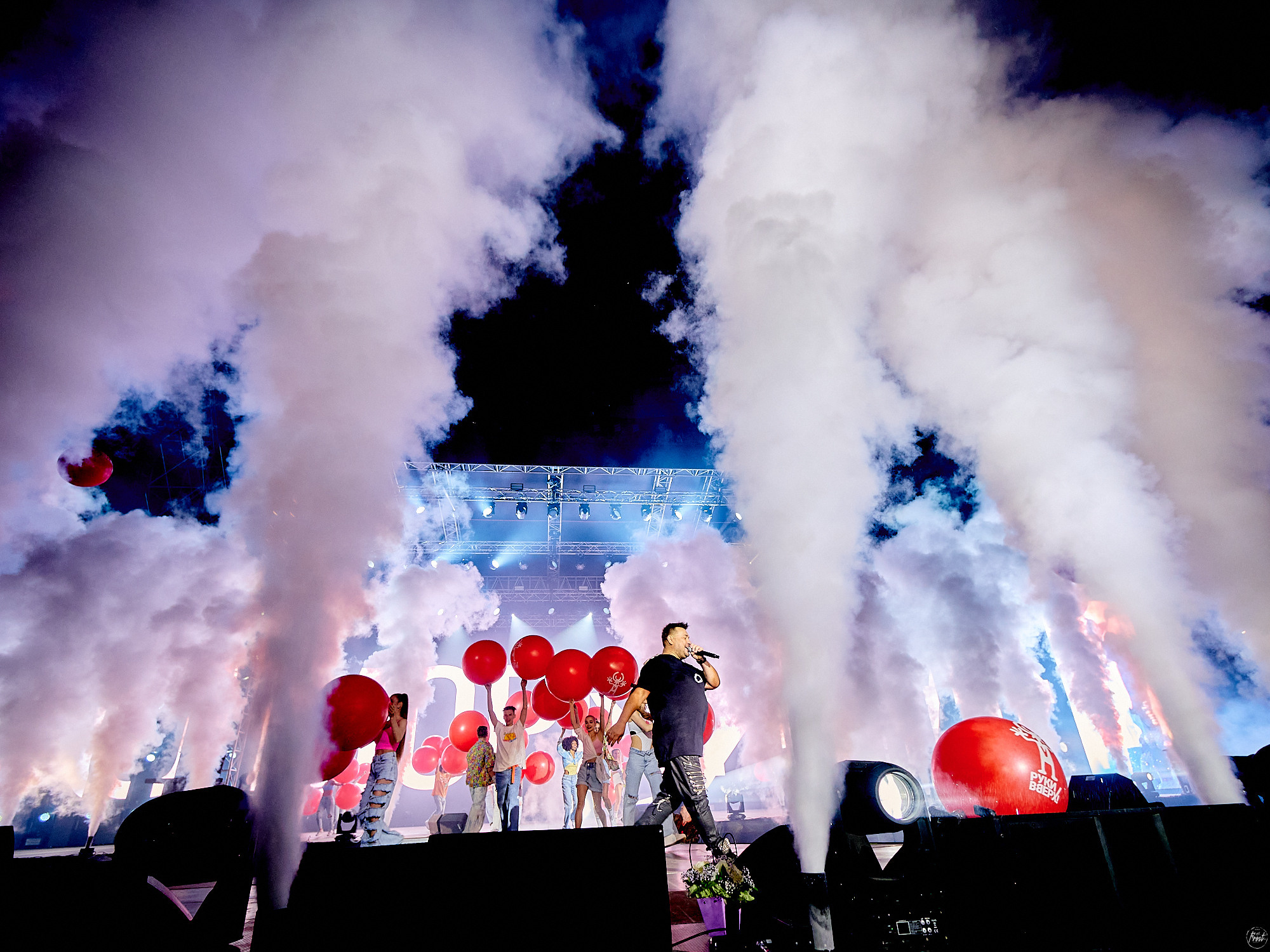 РУКИ ВВЕРХ!. Фотографии отовсюду и обо всем