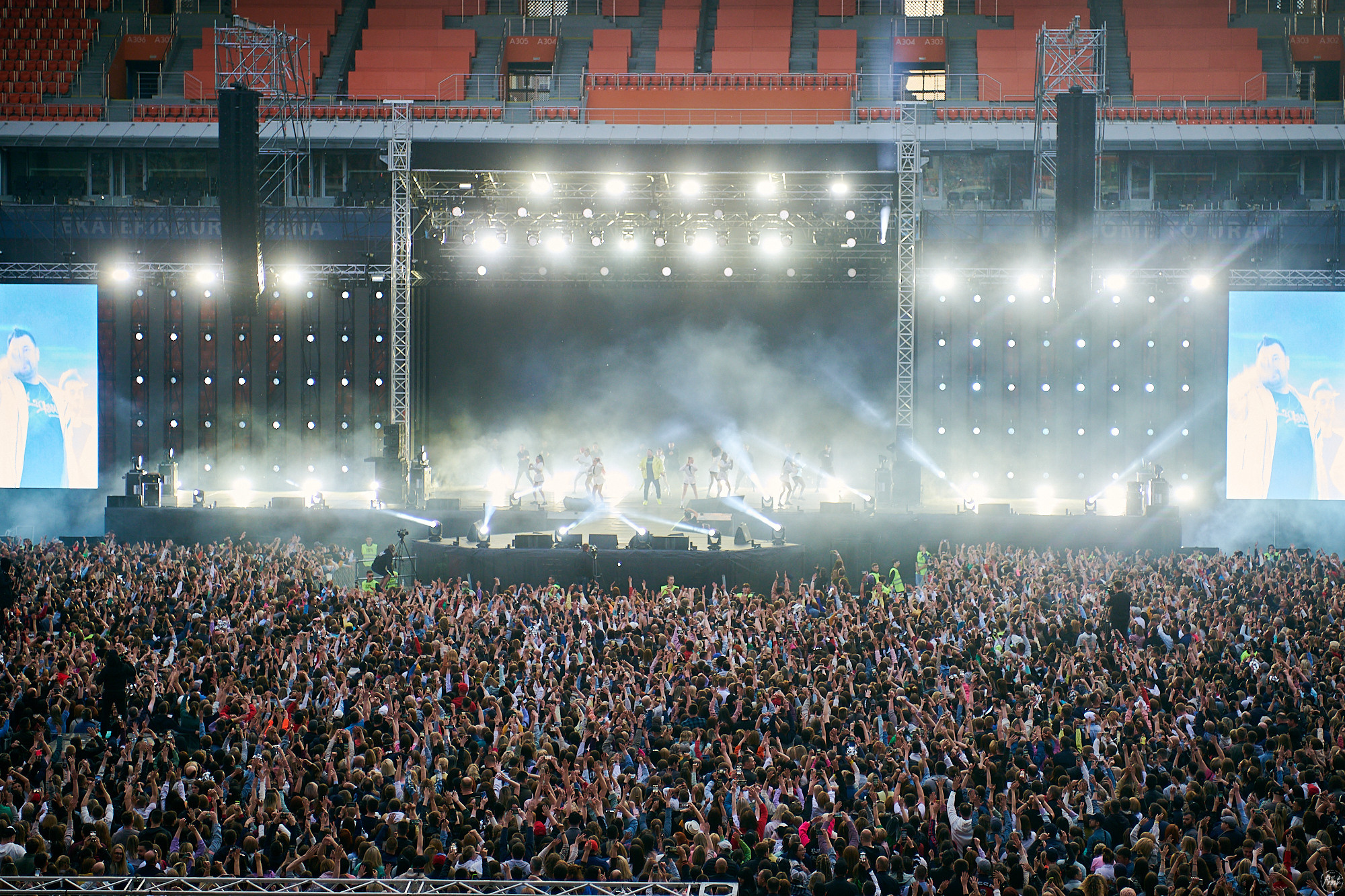 РУКИ ВВЕРХ!. Фотографии отовсюду и обо всем