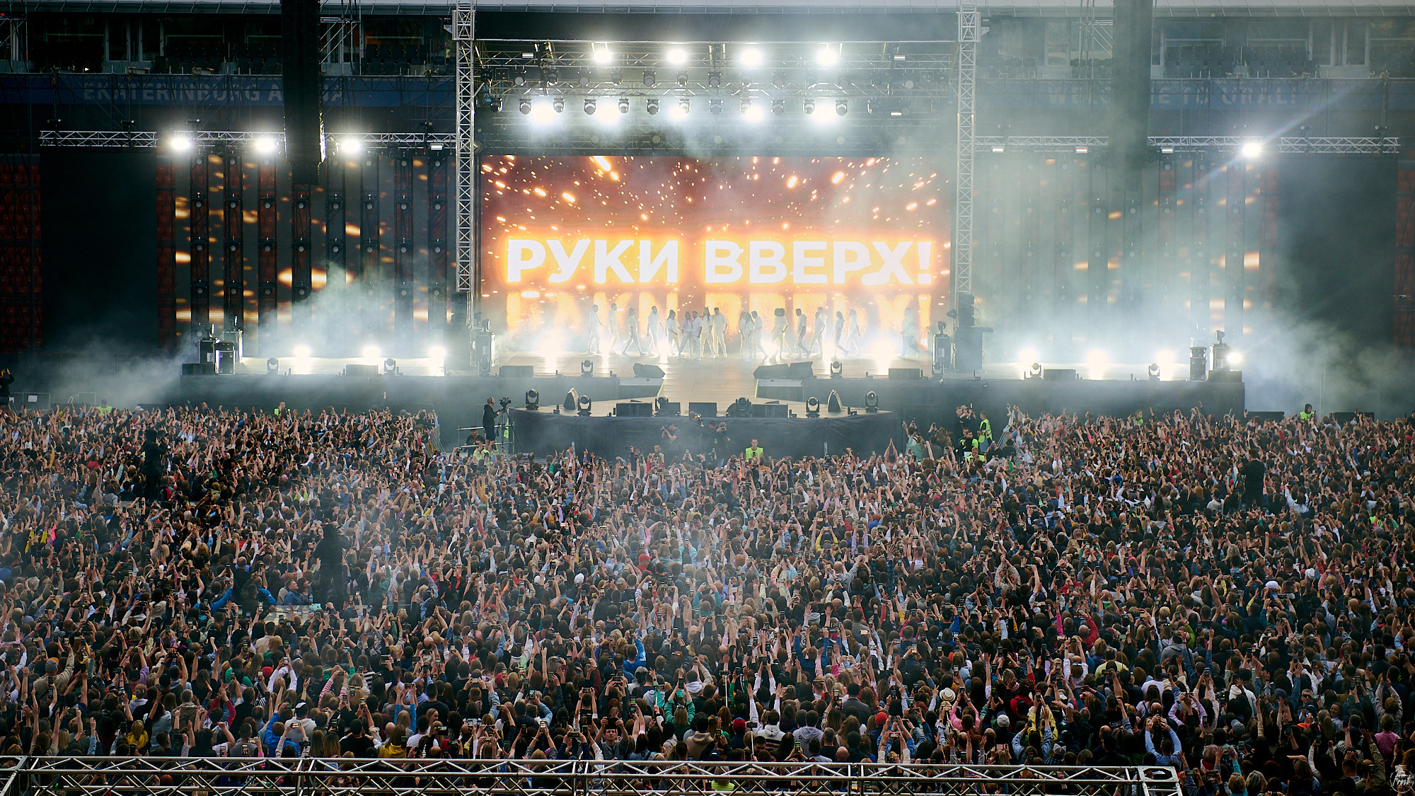 РУКИ ВВЕРХ!. Фотографии отовсюду и обо всем