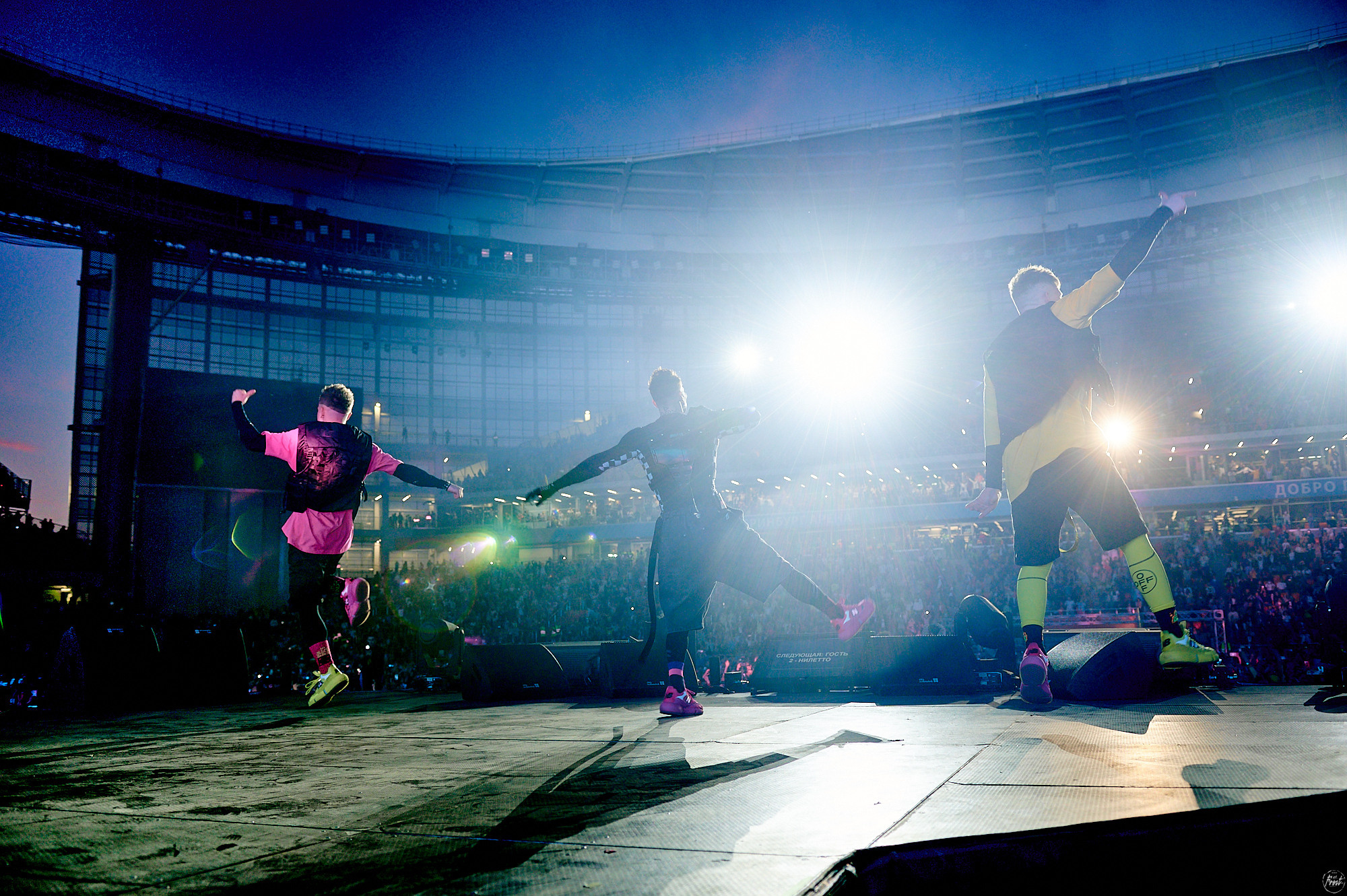 РУКИ ВВЕРХ!. Фотографии отовсюду и обо всем