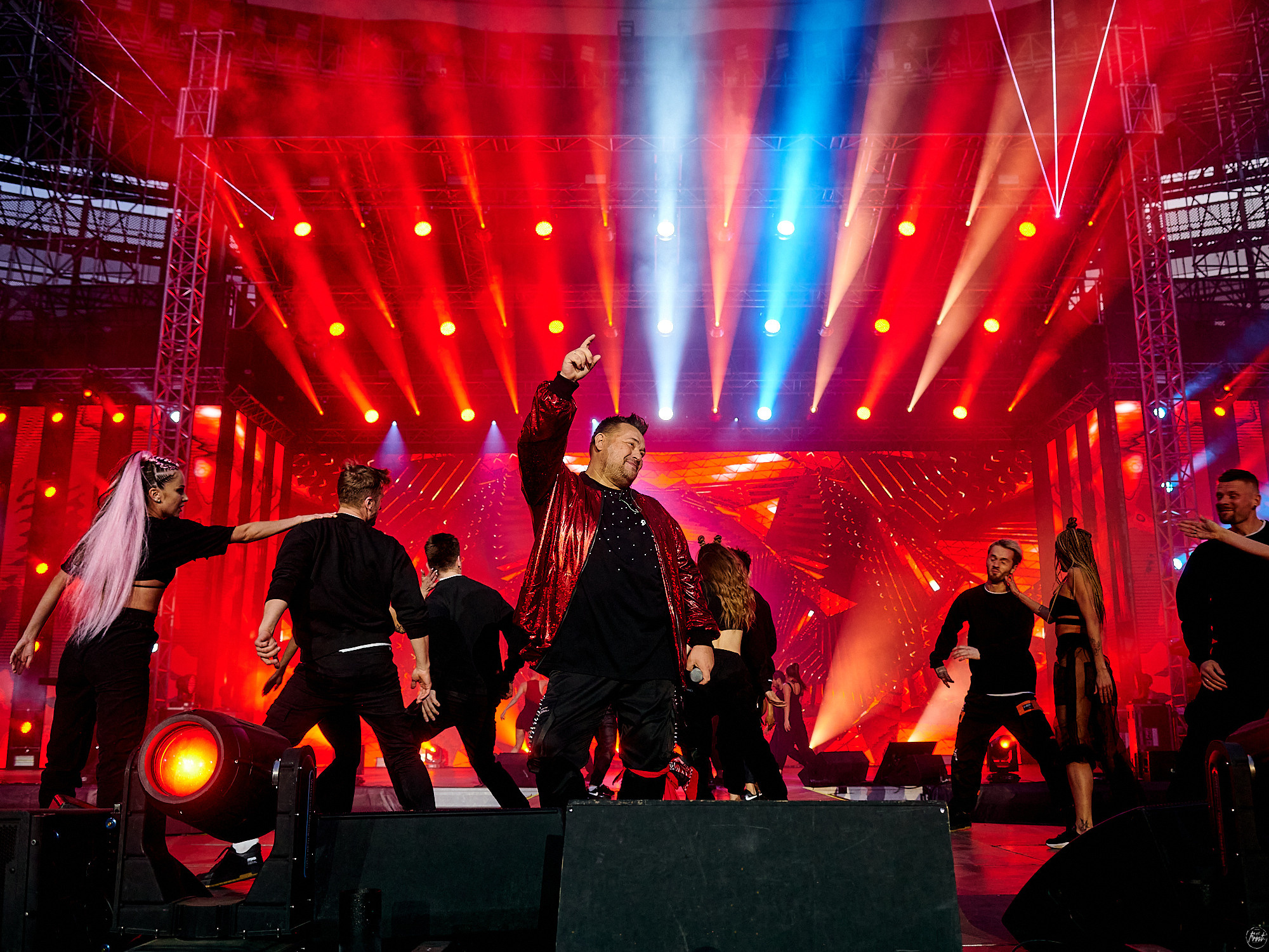 РУКИ ВВЕРХ!. Фотографии отовсюду и обо всем