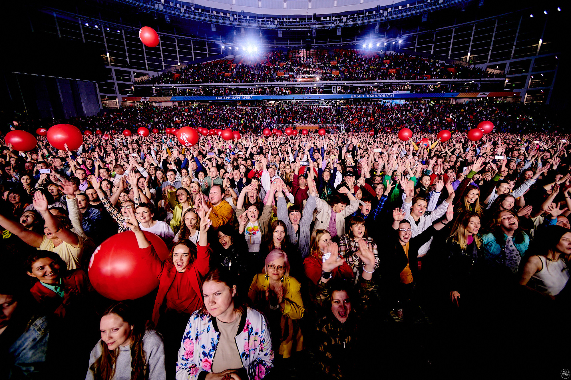 РУКИ ВВЕРХ!. Фотографии отовсюду и обо всем