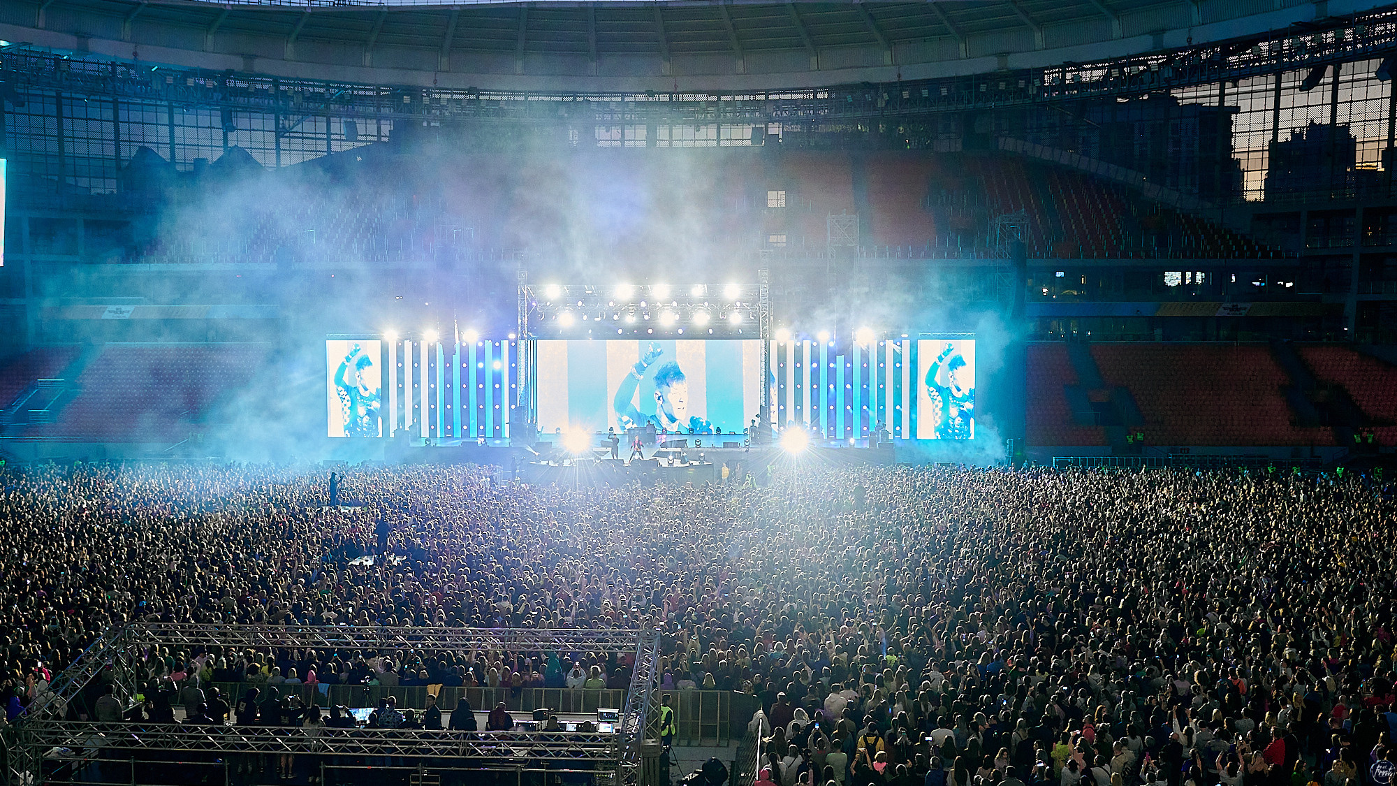 РУКИ ВВЕРХ!. Фотографии отовсюду и обо всем