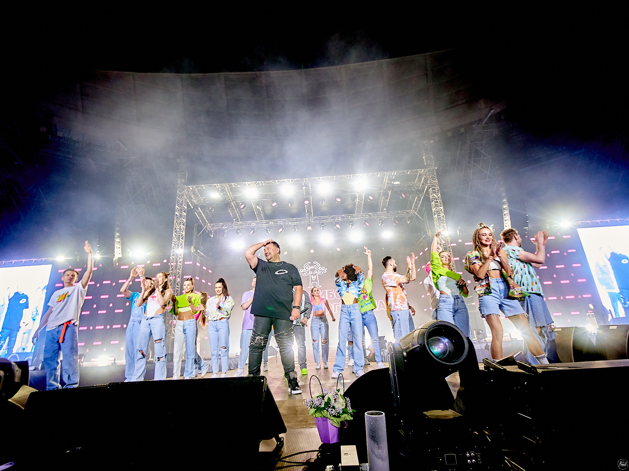 РУКИ ВВЕРХ!. Фотографии отовсюду и обо всем