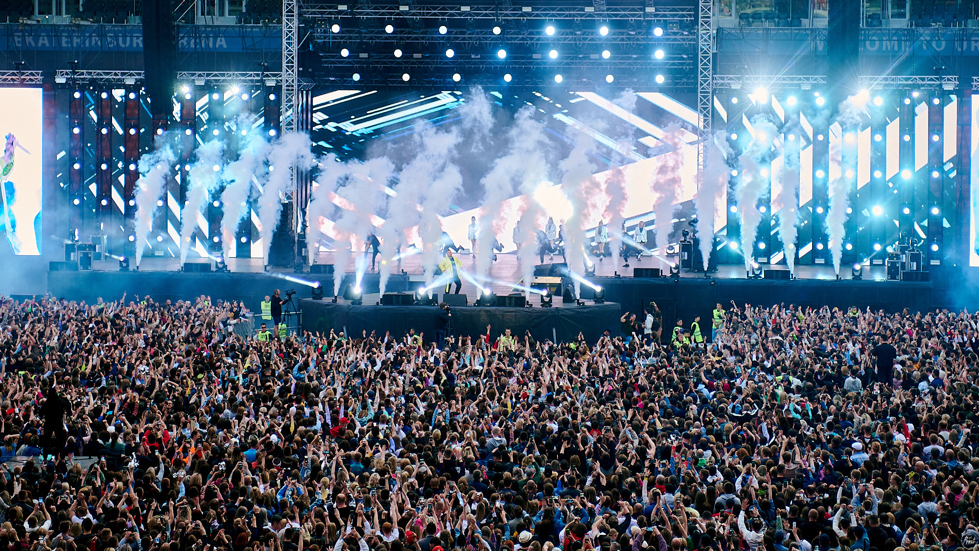 РУКИ ВВЕРХ!. Фотографии отовсюду и обо всем