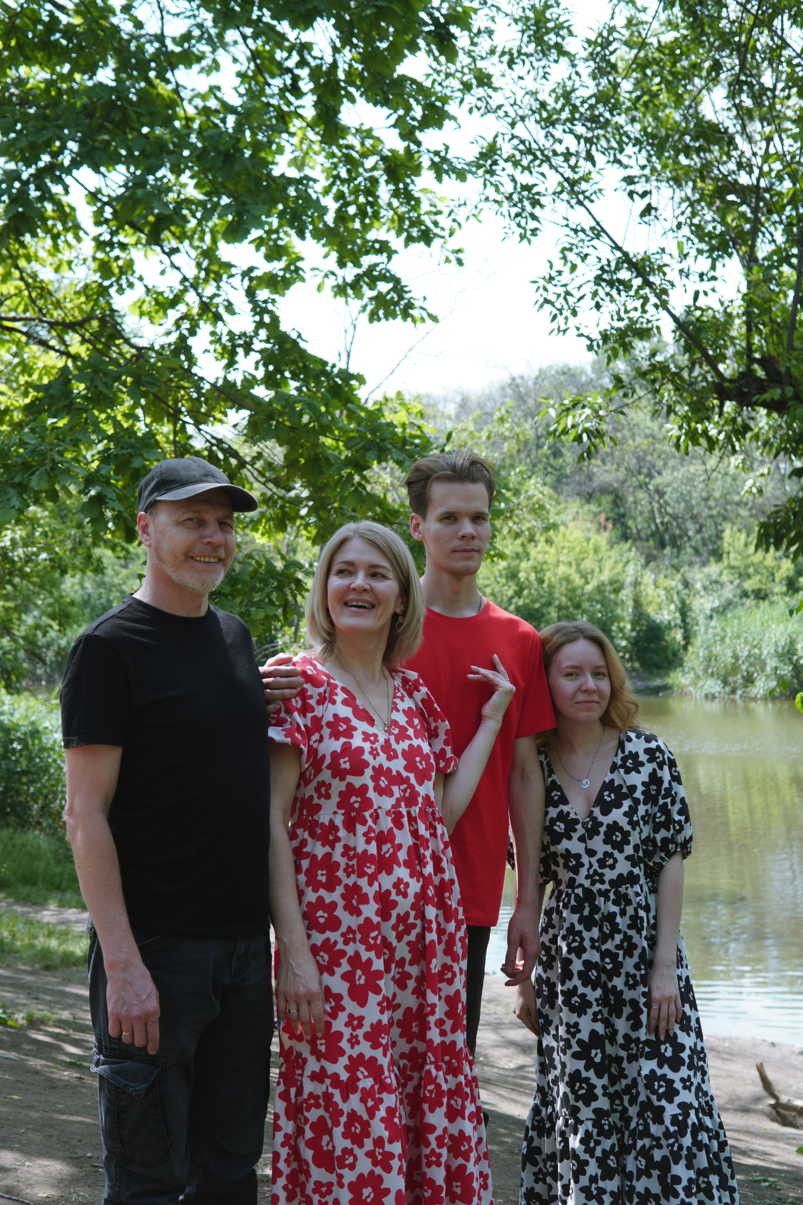 Семейная фотосессия у пруда. Фотограф в Ростове-на-Дону Марина Мальцева