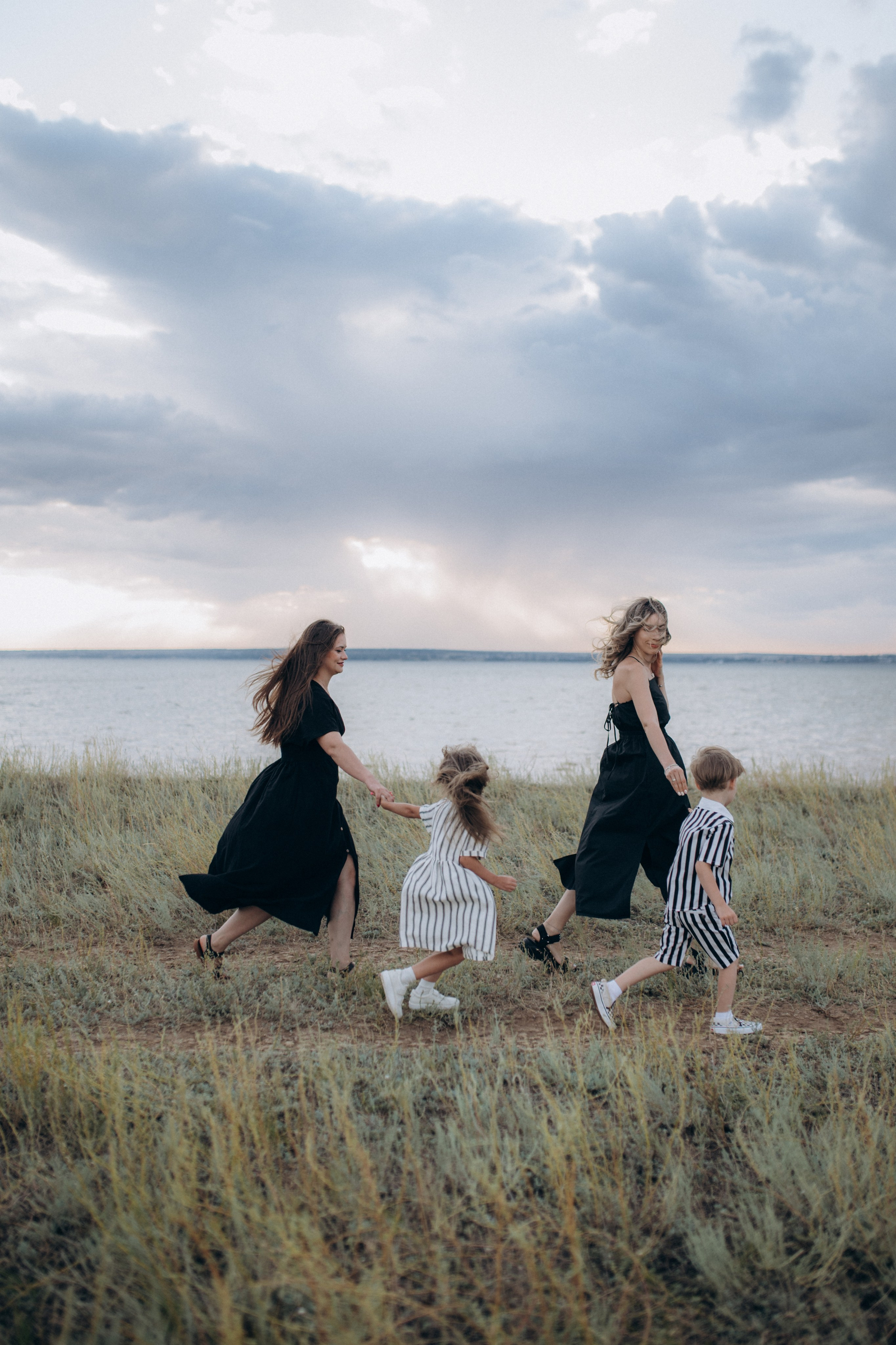 Наташа, Степа, Василиса, Лера. Www.ostermiller.ru