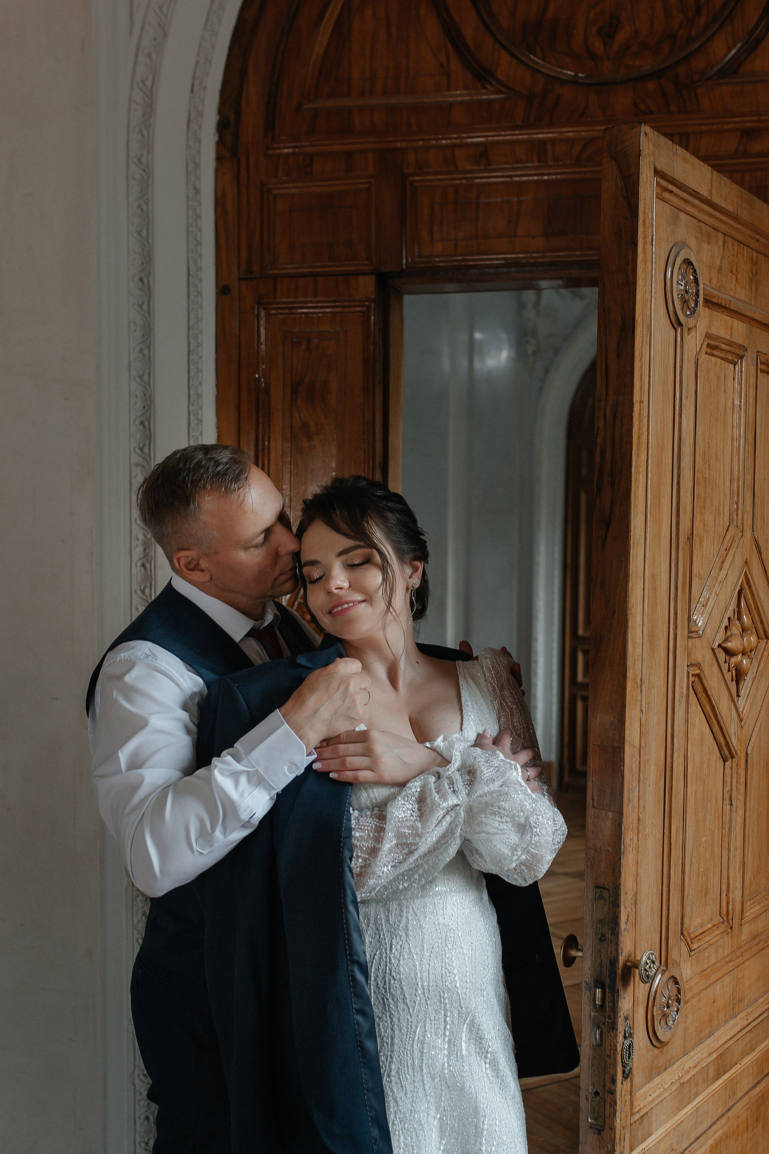 Свадебная фотосессия в Пушкинской библиотеке. Фото Радости. Свадебный и семейный фотограф в Москве Юлия Самойлова