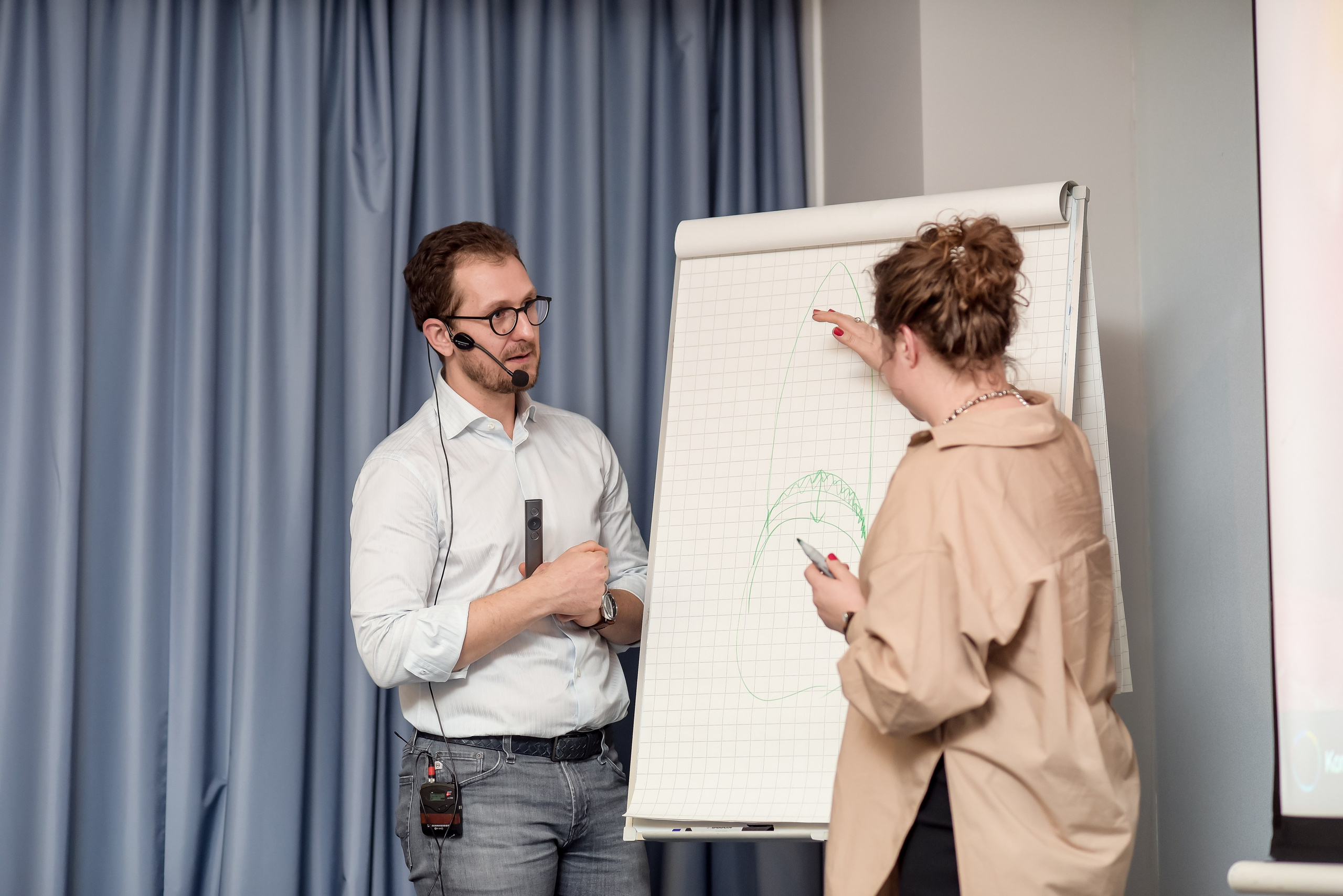 Курсы и тренинги. Анастасия Петрович фотограф, фотокорреспондент в Москве и Санкт-Петербурге. Фотосъёмка репортажа, мероприятия, корпоративная съёмка, контент