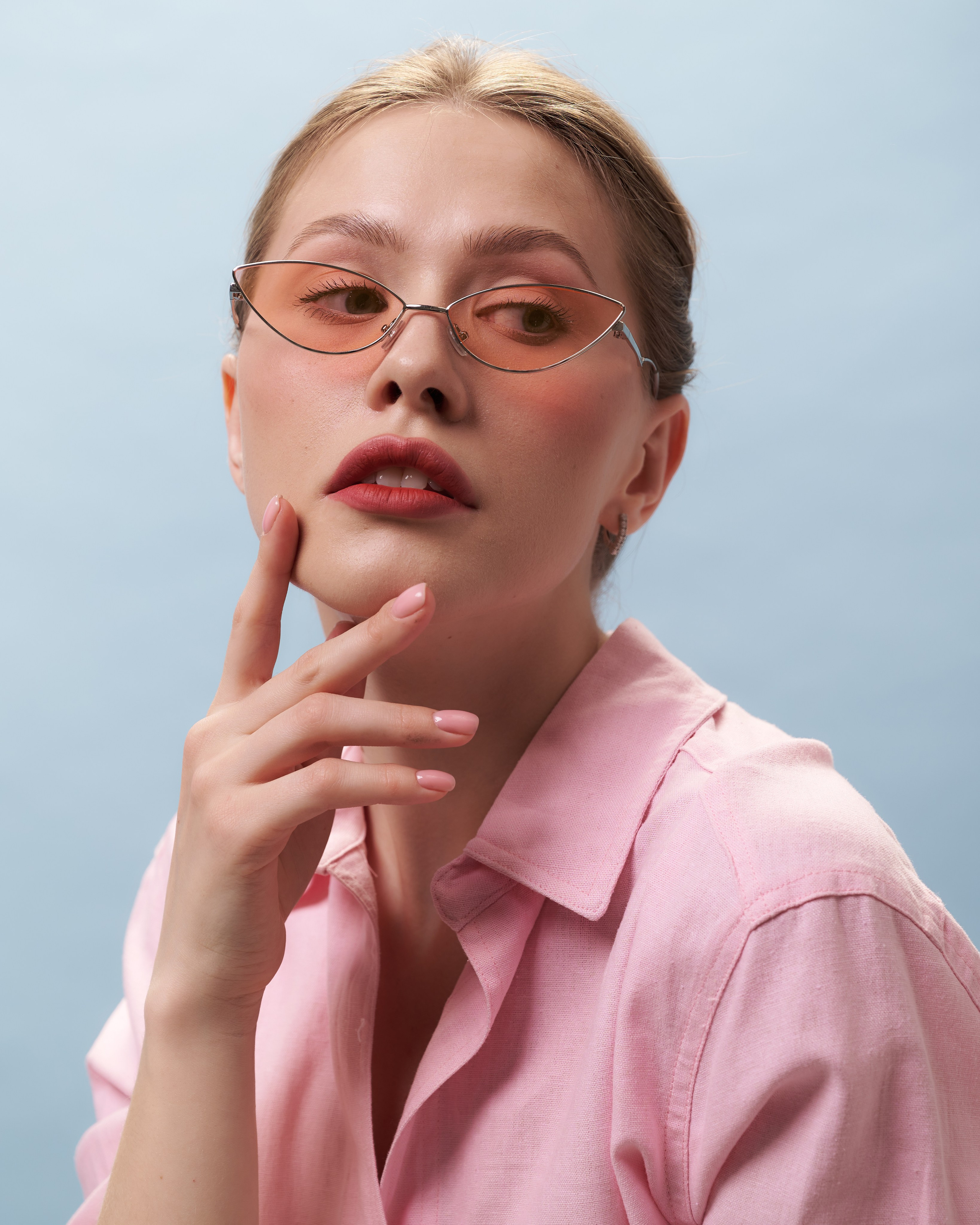 Костюм на цветном фоне. Фотограф в Санкт-Петербурге Виталий Кедов