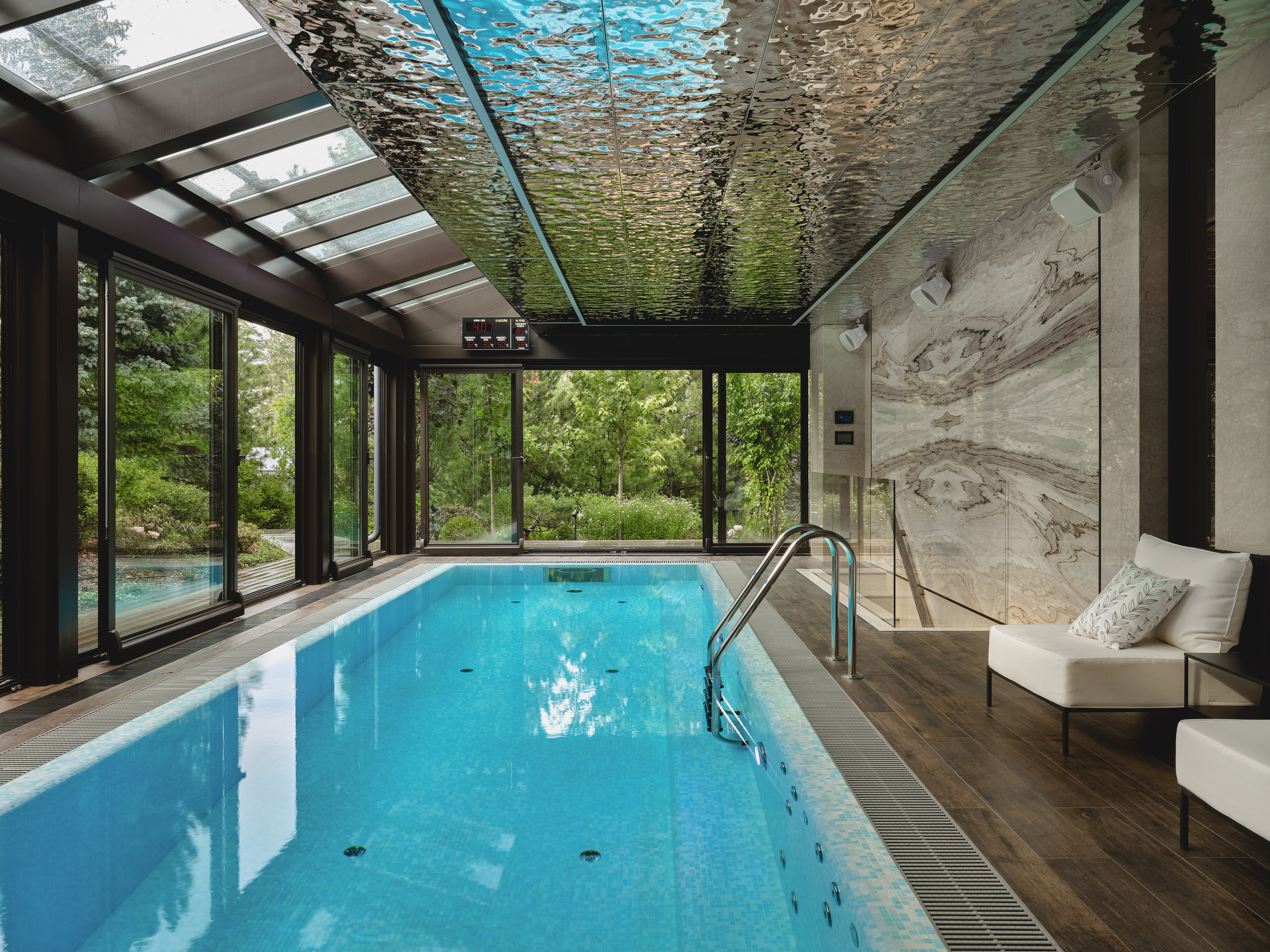 Загородный дом с бассейном. Фотограф Наталья Вершинина