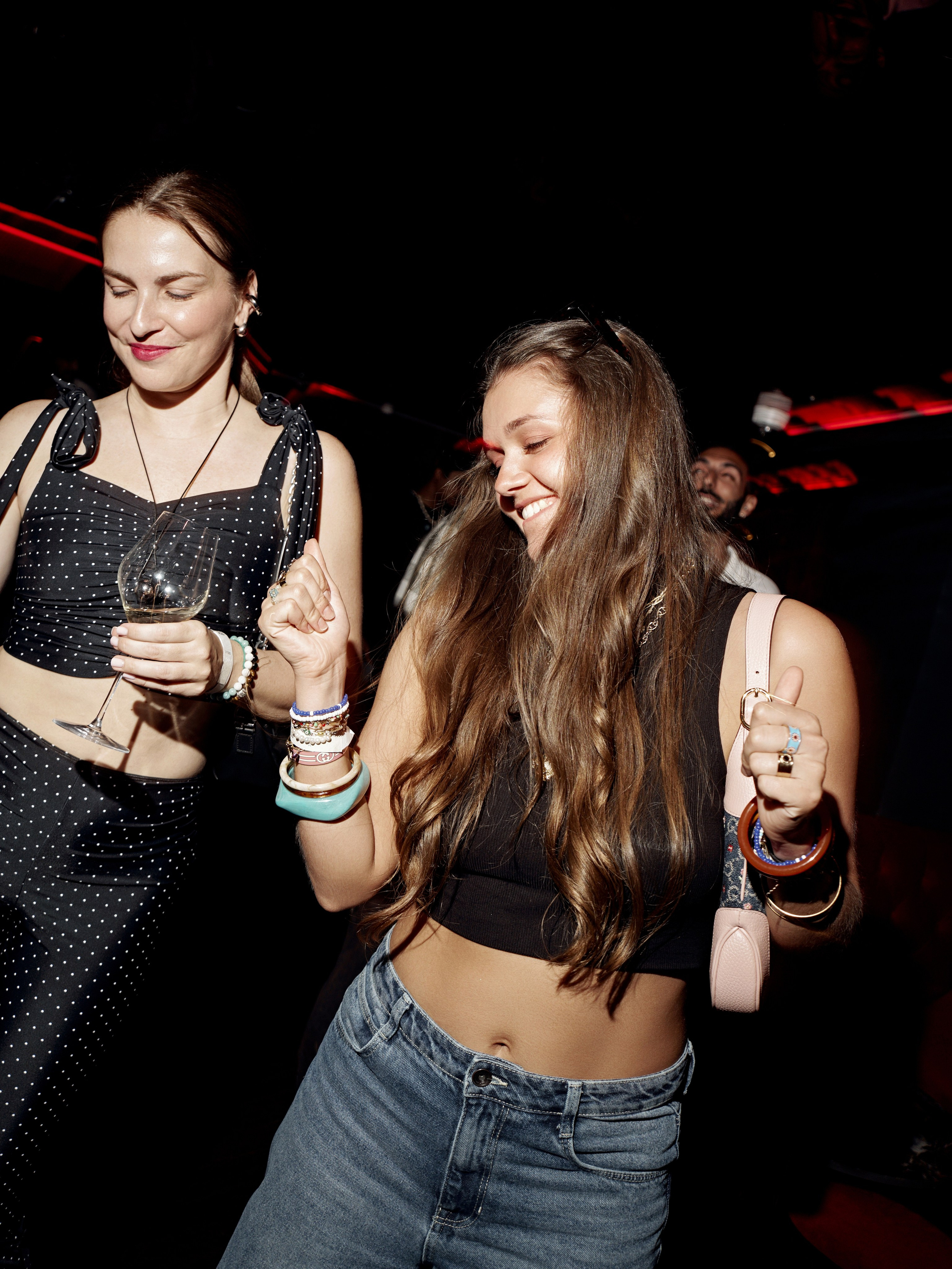 CLUB. NOIZOMAX Художественный фотограф в Дубай