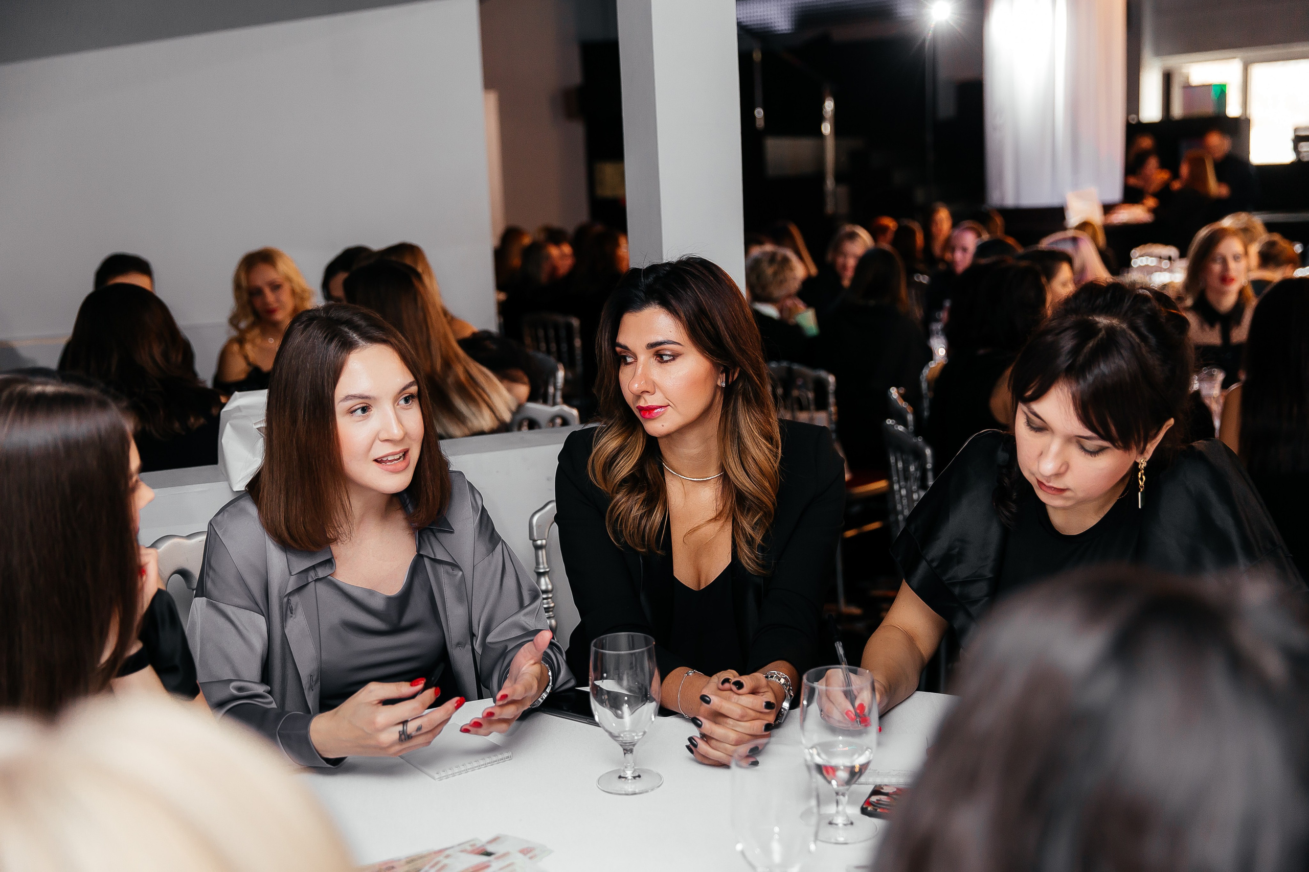 Фотозона+выступление спикеров. Фотограф в Красноярске Надежда Воскресенская