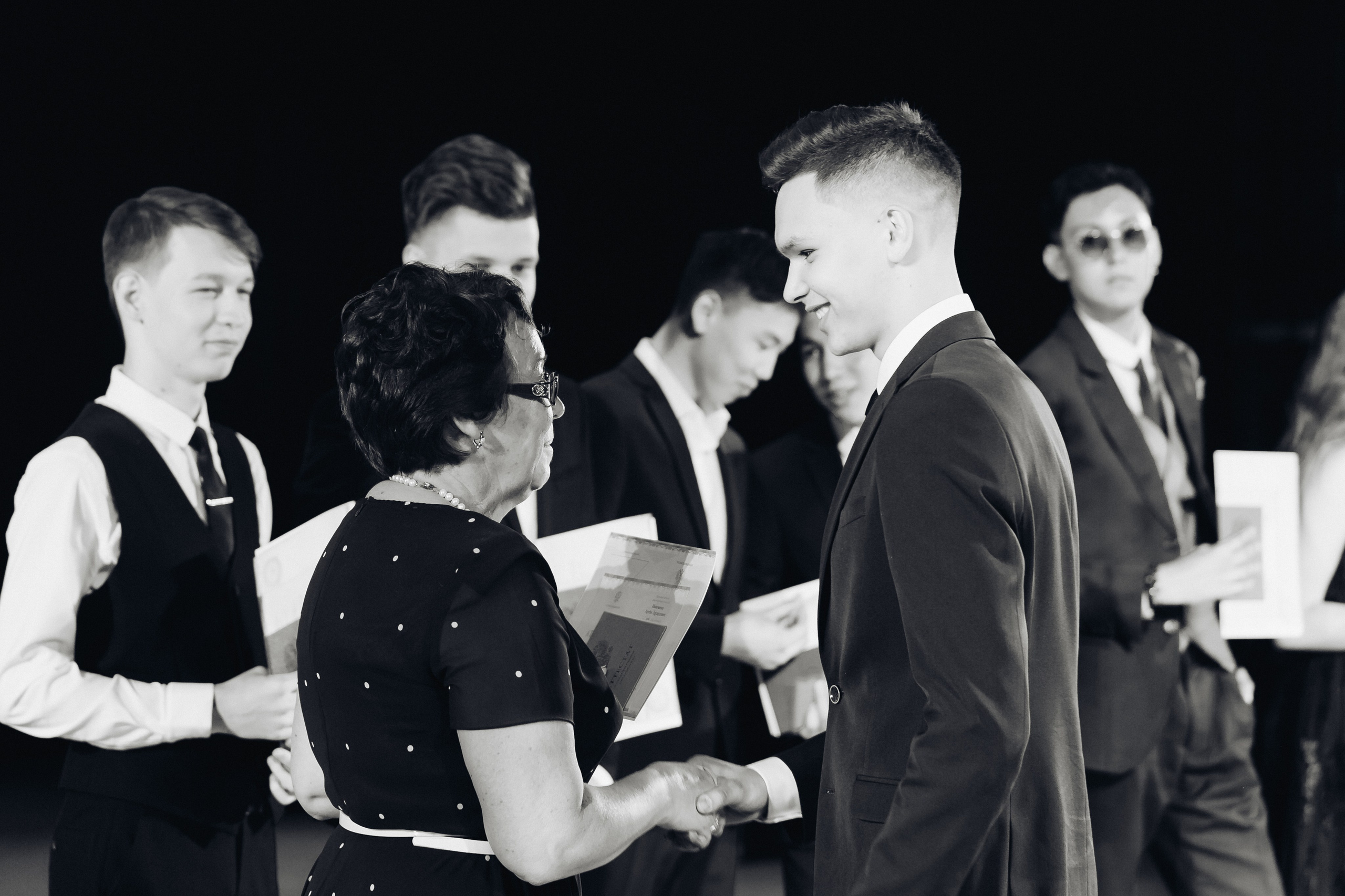 Вручение аттестатов 14 Гимназия. Свадебный и семейный фотограф в Улан-Удэ