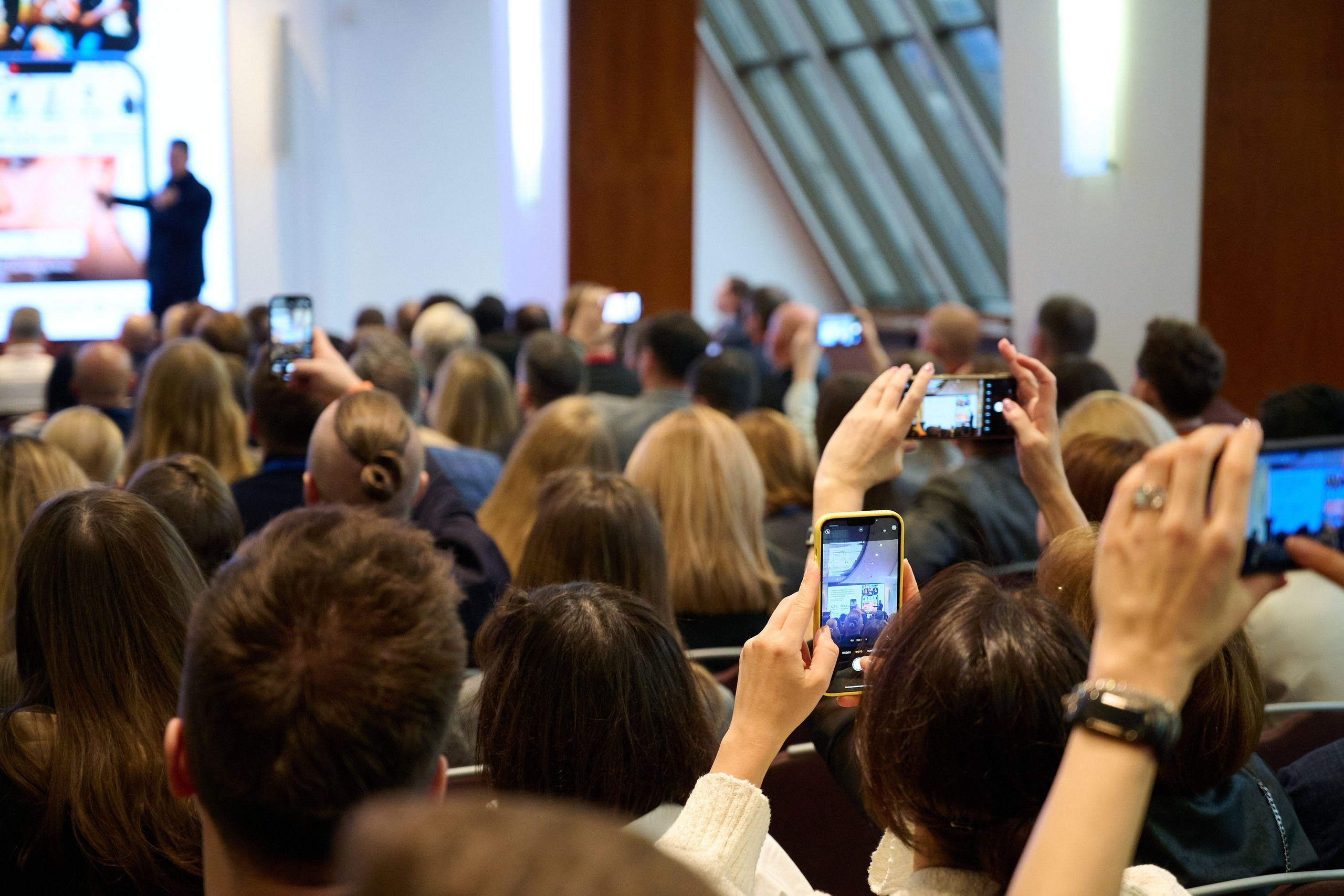 Redis Business Class — В фокусе. Планы и стратегии 2025. Репортажный фотограф в Москве и Санкт-Петербурге — Профессиональная съёмка мероприятий | Данила Золкин