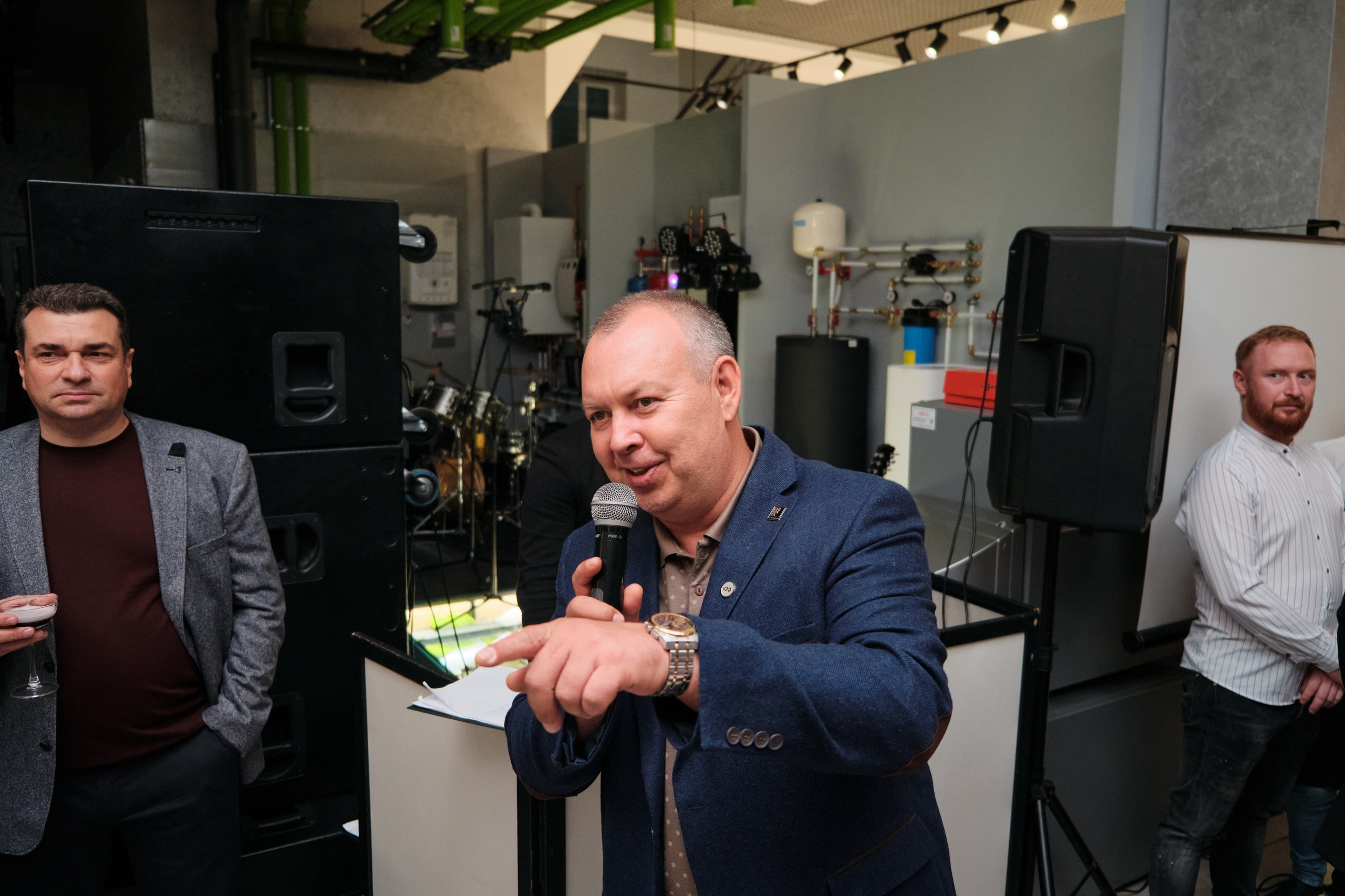 Открытие салона 100 градусов. Антон Ив