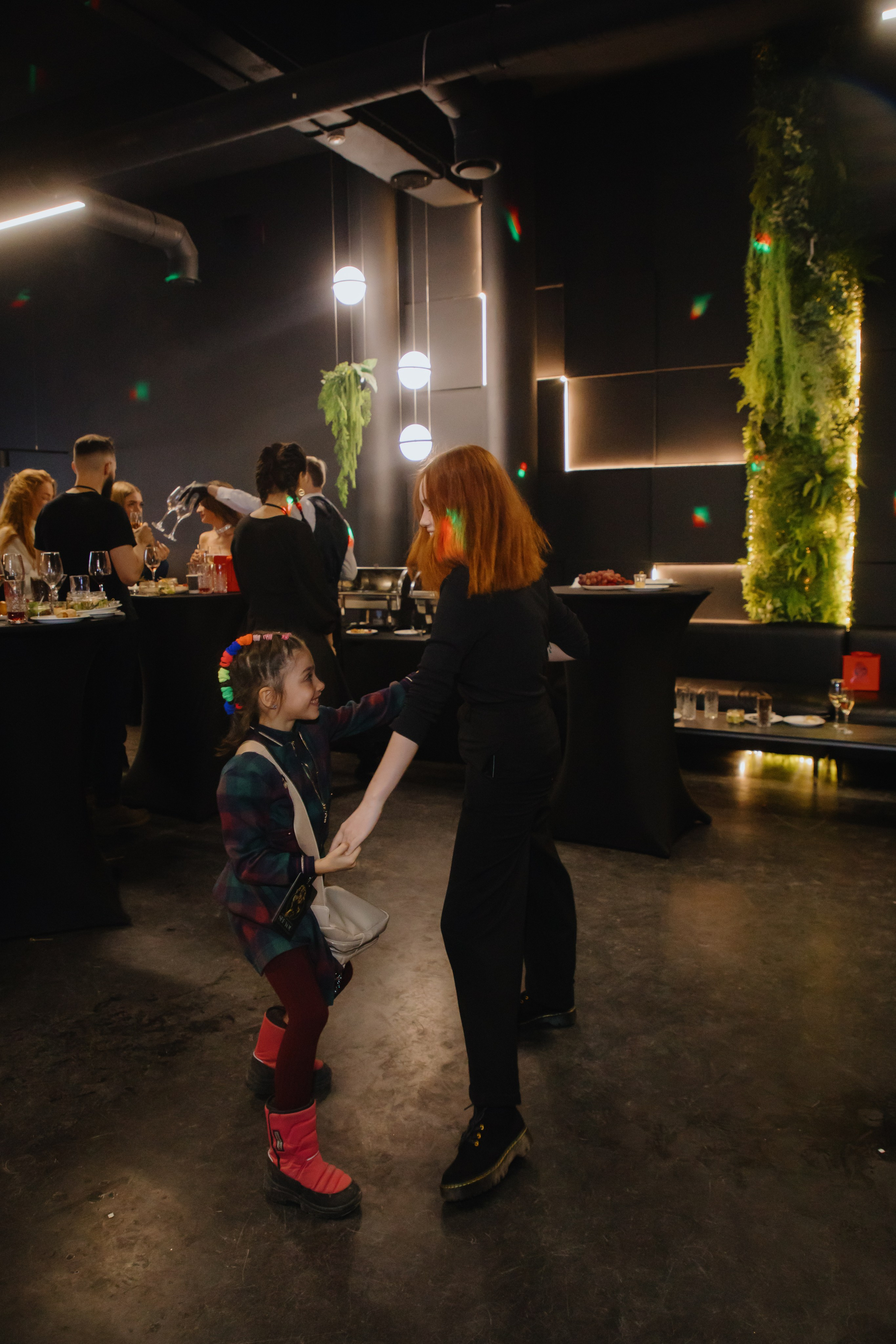 See `You Perfume. Фотограф в Москве и Санкт-Петербурге Дарина